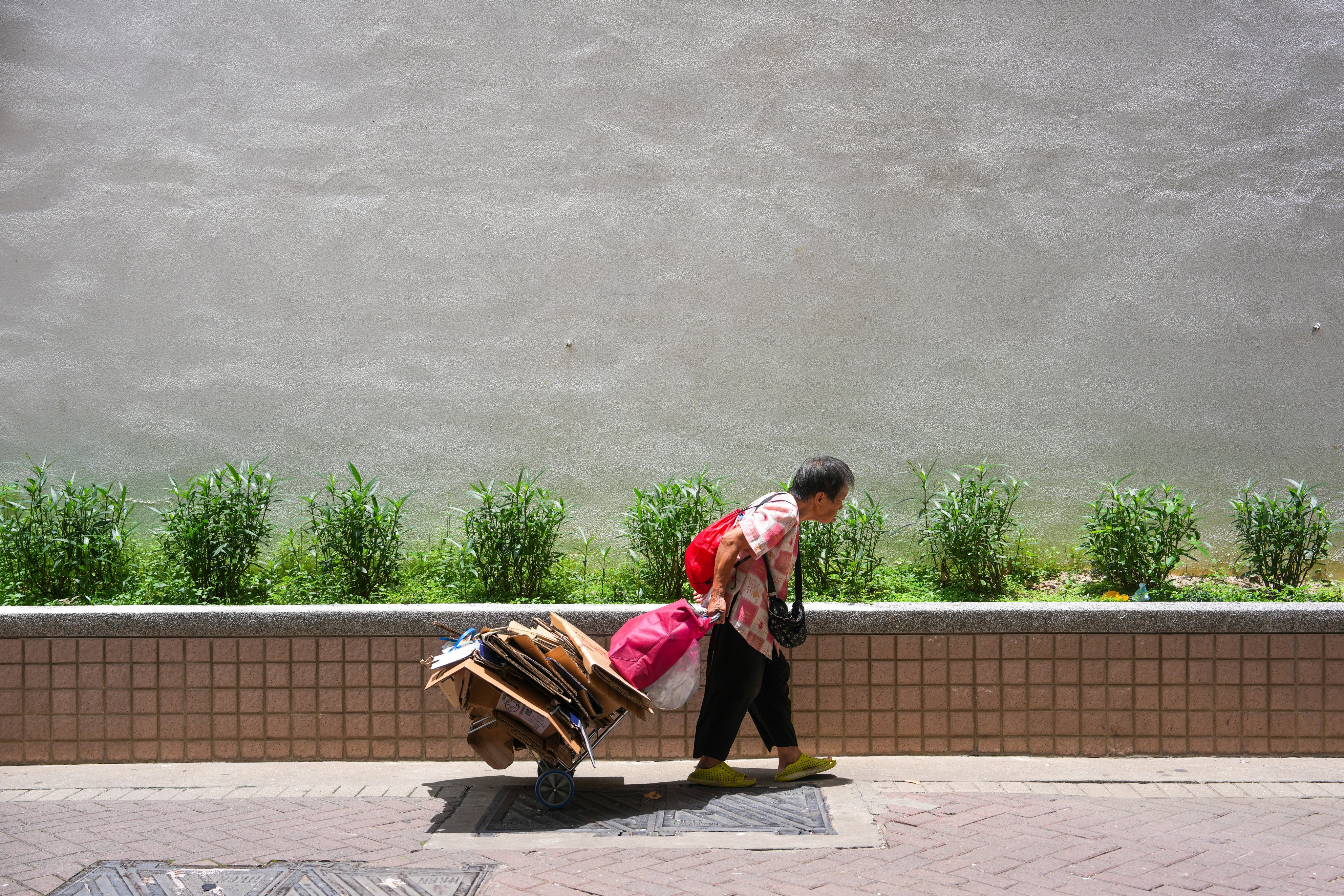 An elderly woman collects cardboard in Sham Shui Po. Photo: Sam Tsang