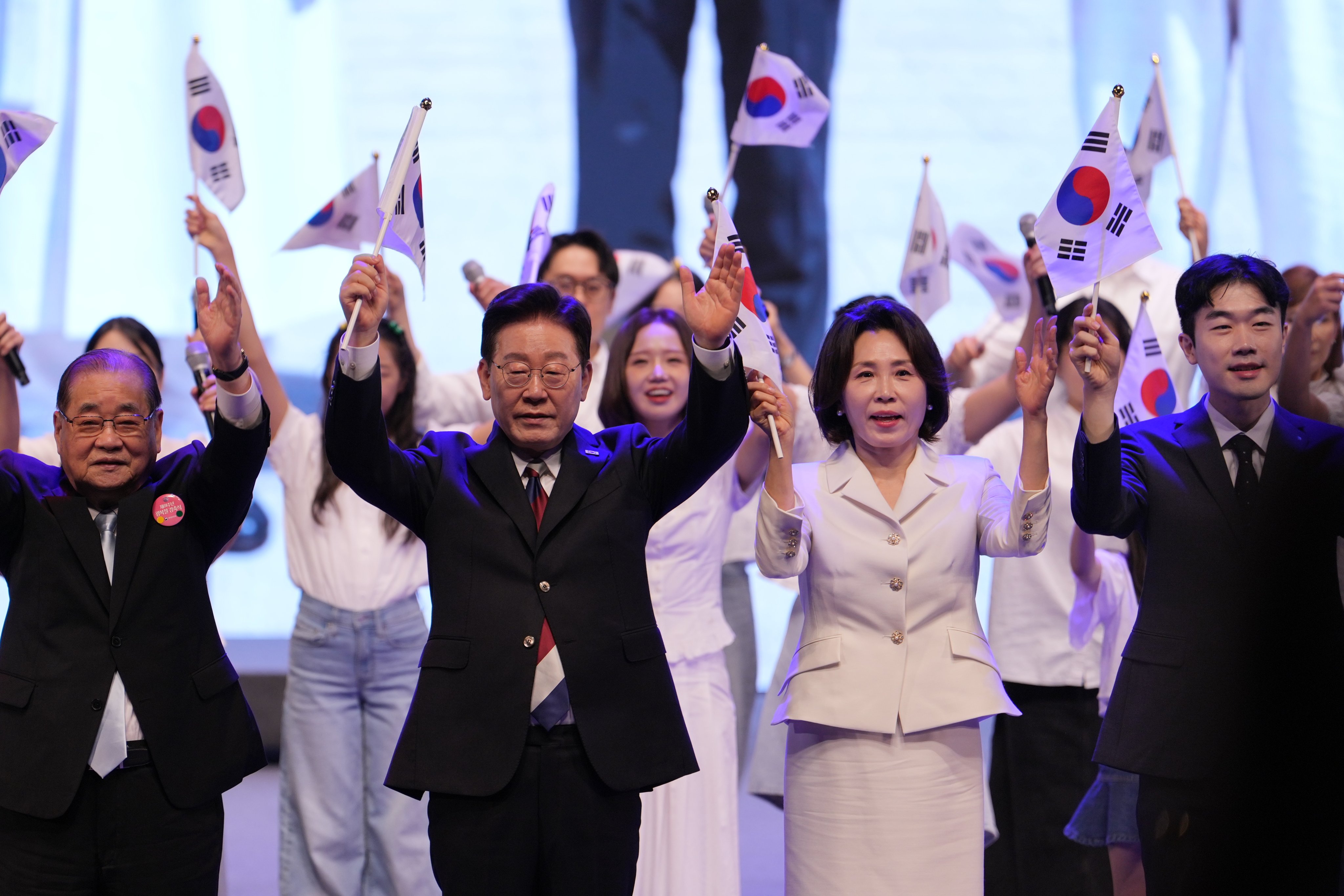 South Korean President Lee Jae Myung and his wife Kim Hea-kyung waves the national flags during a ceremony to celebrate the 81st anniversary of the Korean Liberation Day in Seoul on Saturday. Photo: EPA