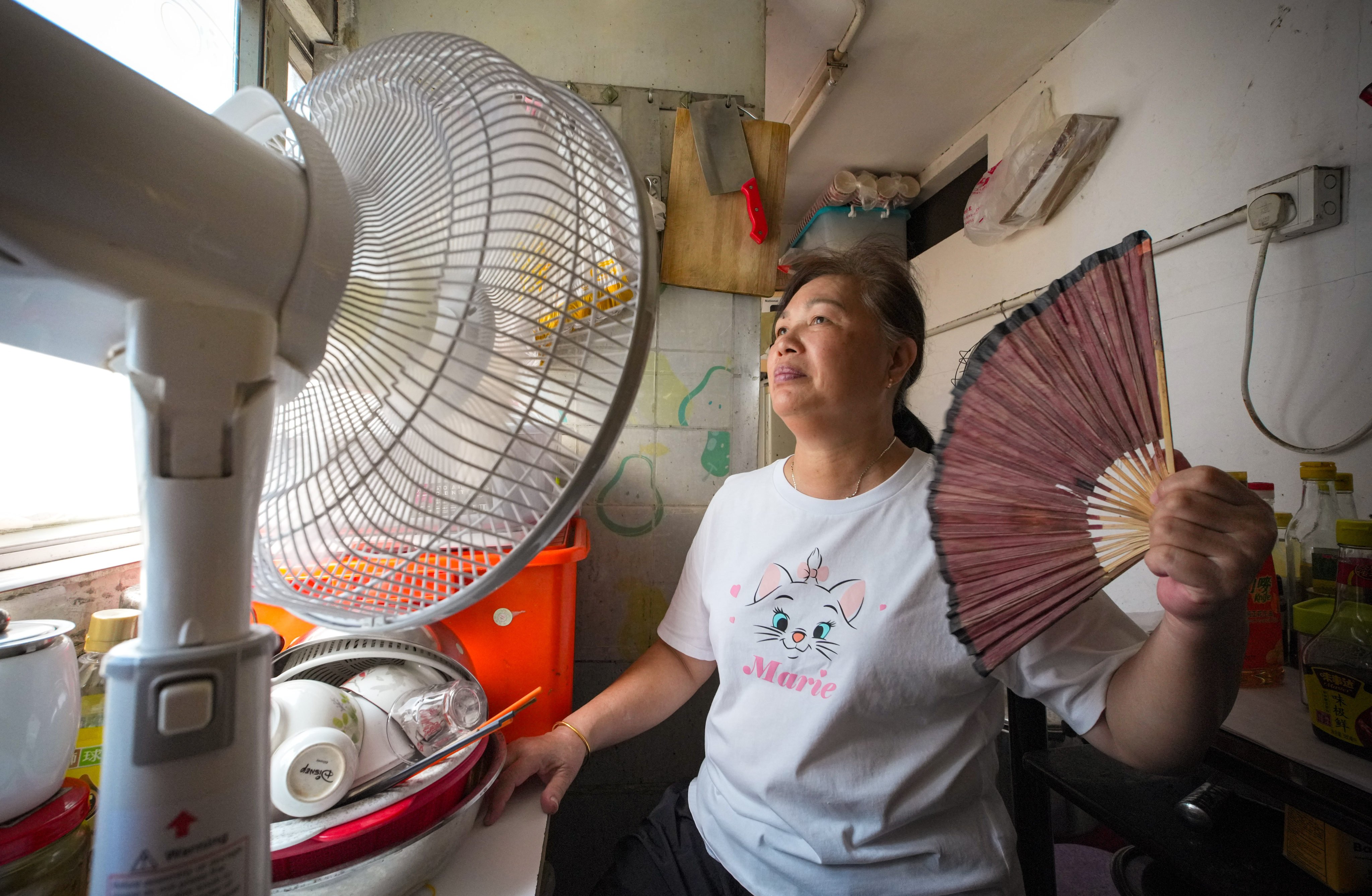 Liu Qingzhu, a 58-year-old security guard, pays more than HK$1,000 a month for electricity during the summer. Photo: Dickson Lee