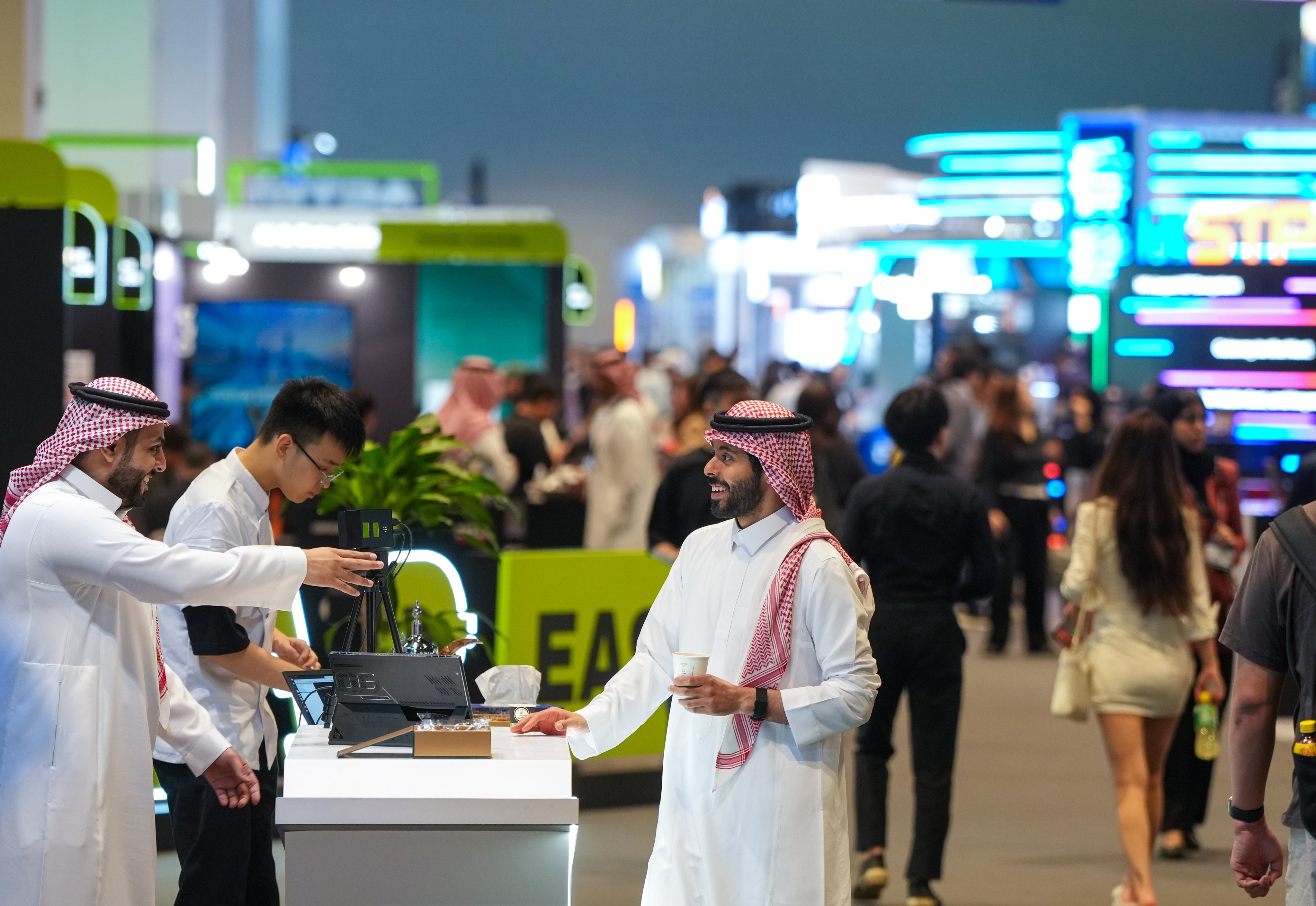 People visit technology exhibition LEAP East at Hong Kong Convention and Exhibition Centre. Photo: Sam Tsang