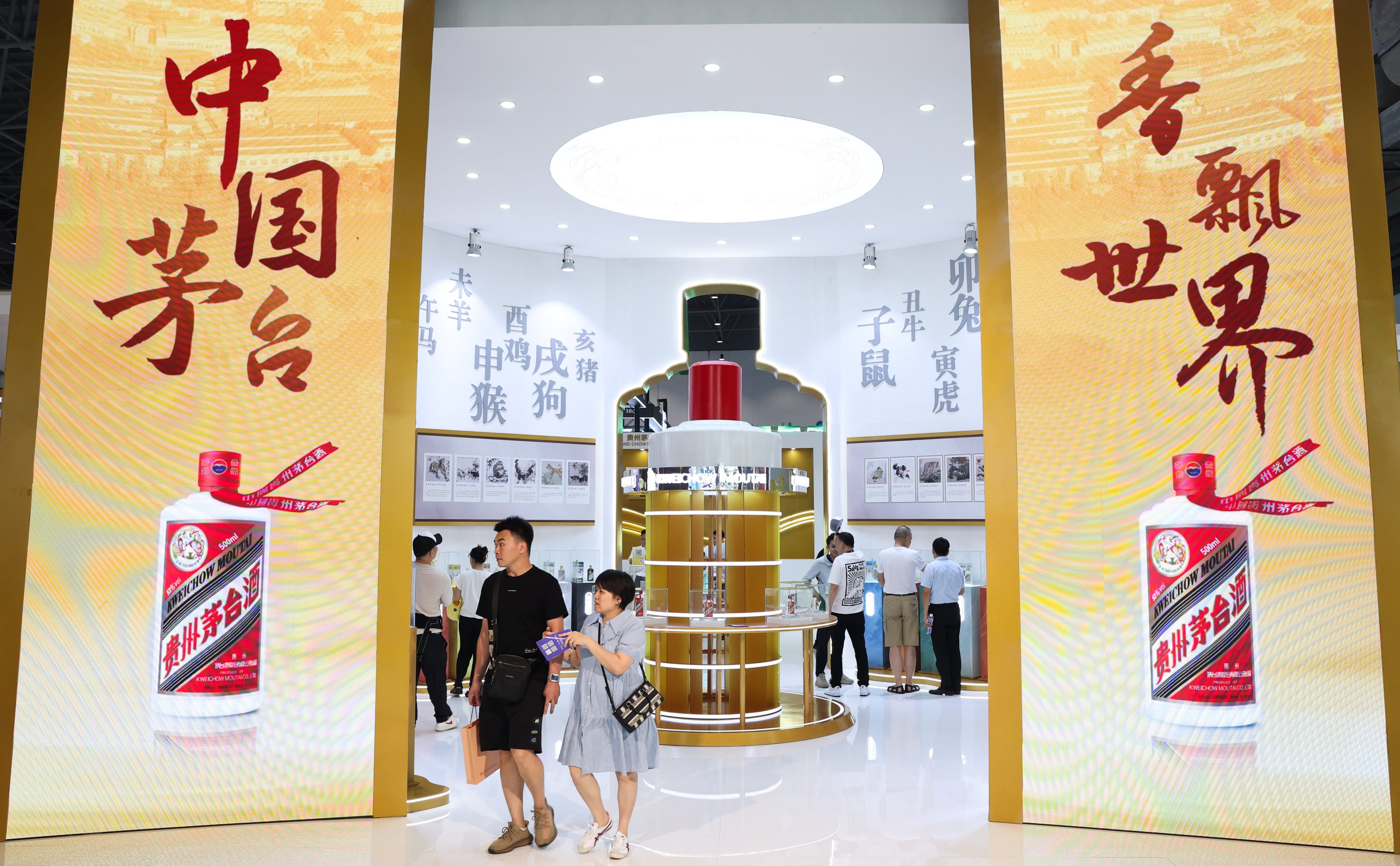 People visit the Kweichow Moutai booth at the China International Consumer Products Expo in Haikou, capital of south China’s Hainan province. Photo: Xinhua