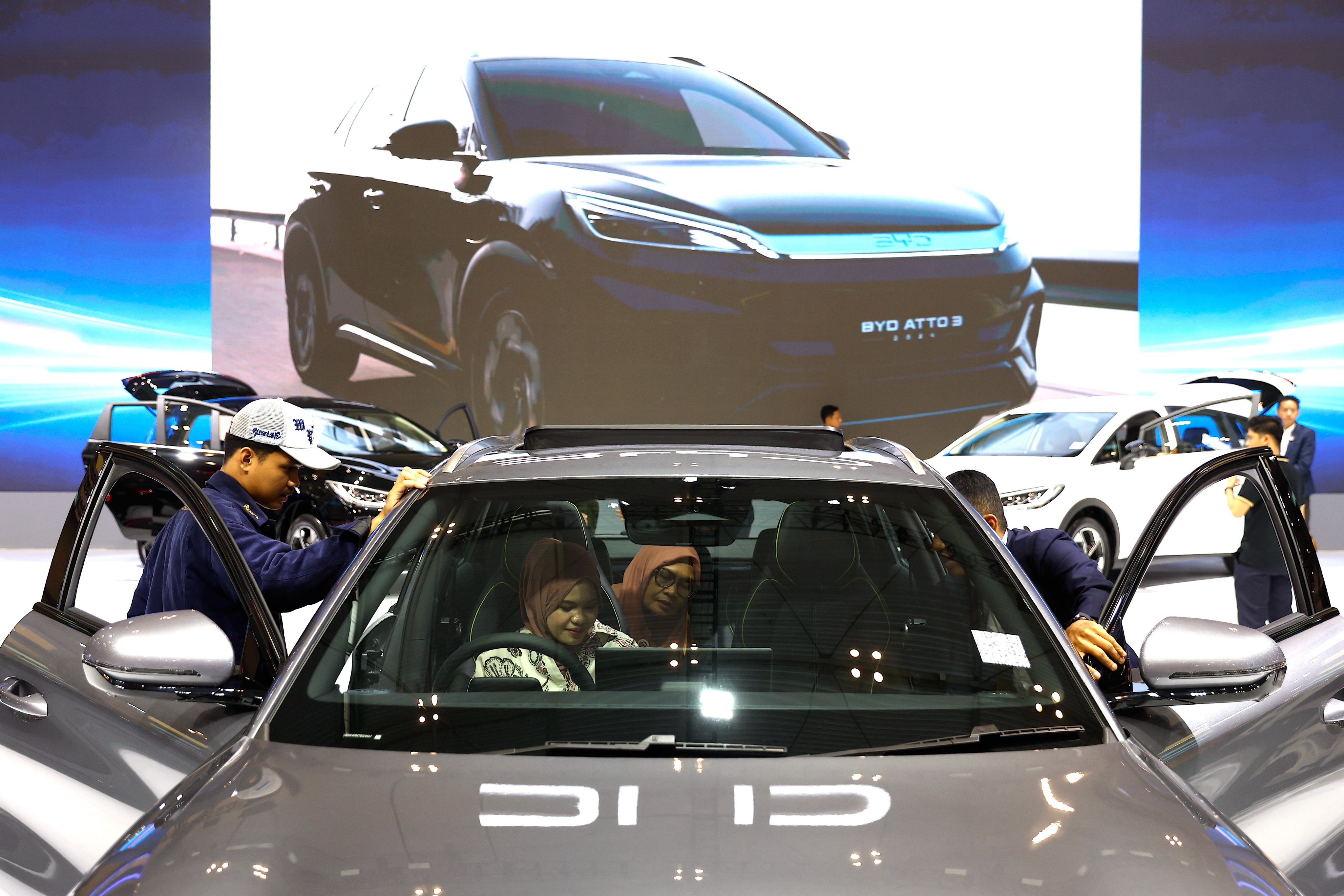 Visitors sit in an electric car Atto 3 made by Chinese manufacturer BYD at the Gaikindo Indonesia International Auto Show 2026 in Tangerang, Banten province, on July 30. Photo: EPA