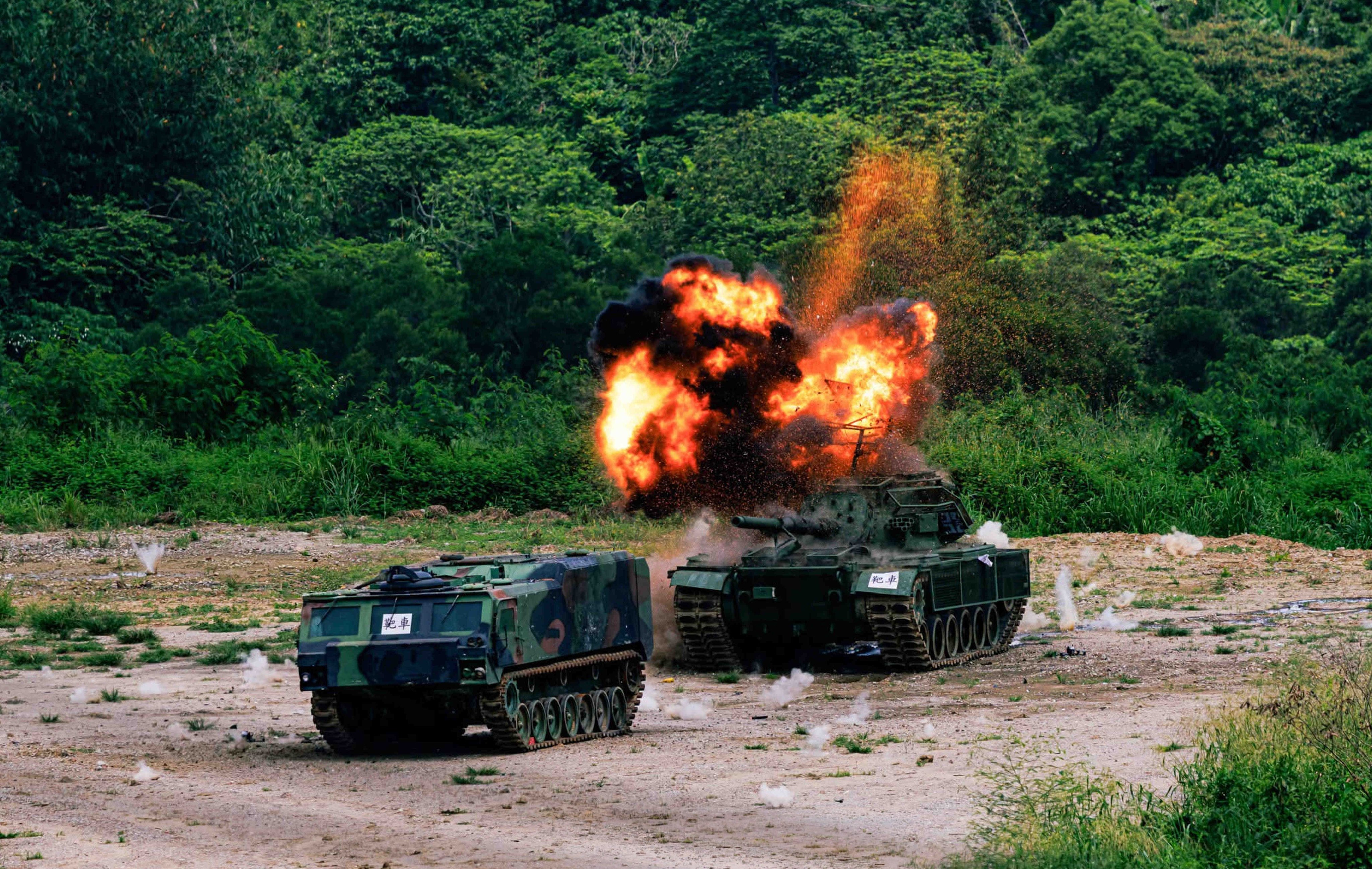 Under simulated battlefield conditions, operators flew FPV drones carrying armour-piercing warheads against decommissioned tanks and armoured ammunition carriers. Photo: Handout