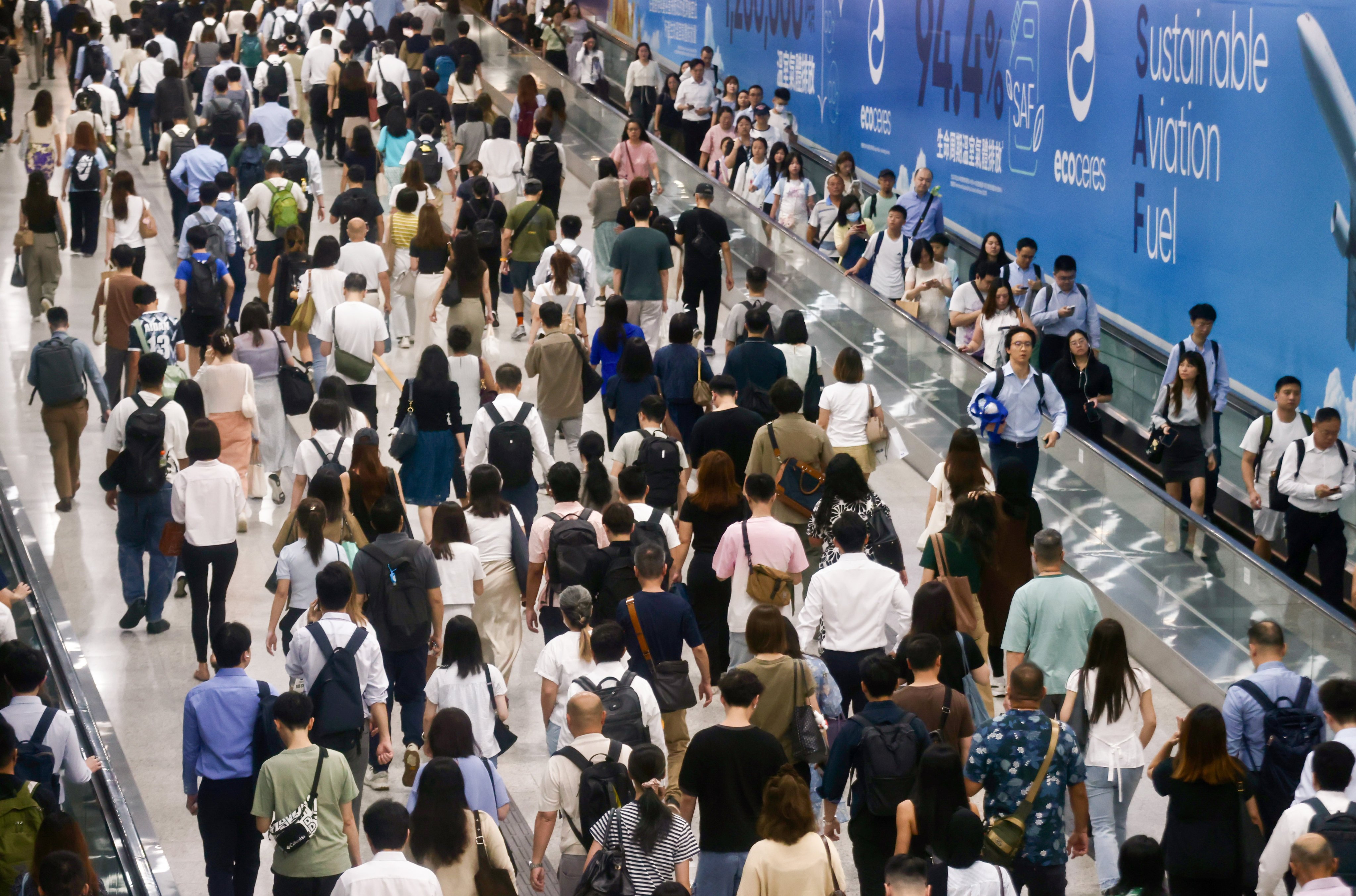 People on their way to work during rush hour in Central. Photo: Jonathan Wong