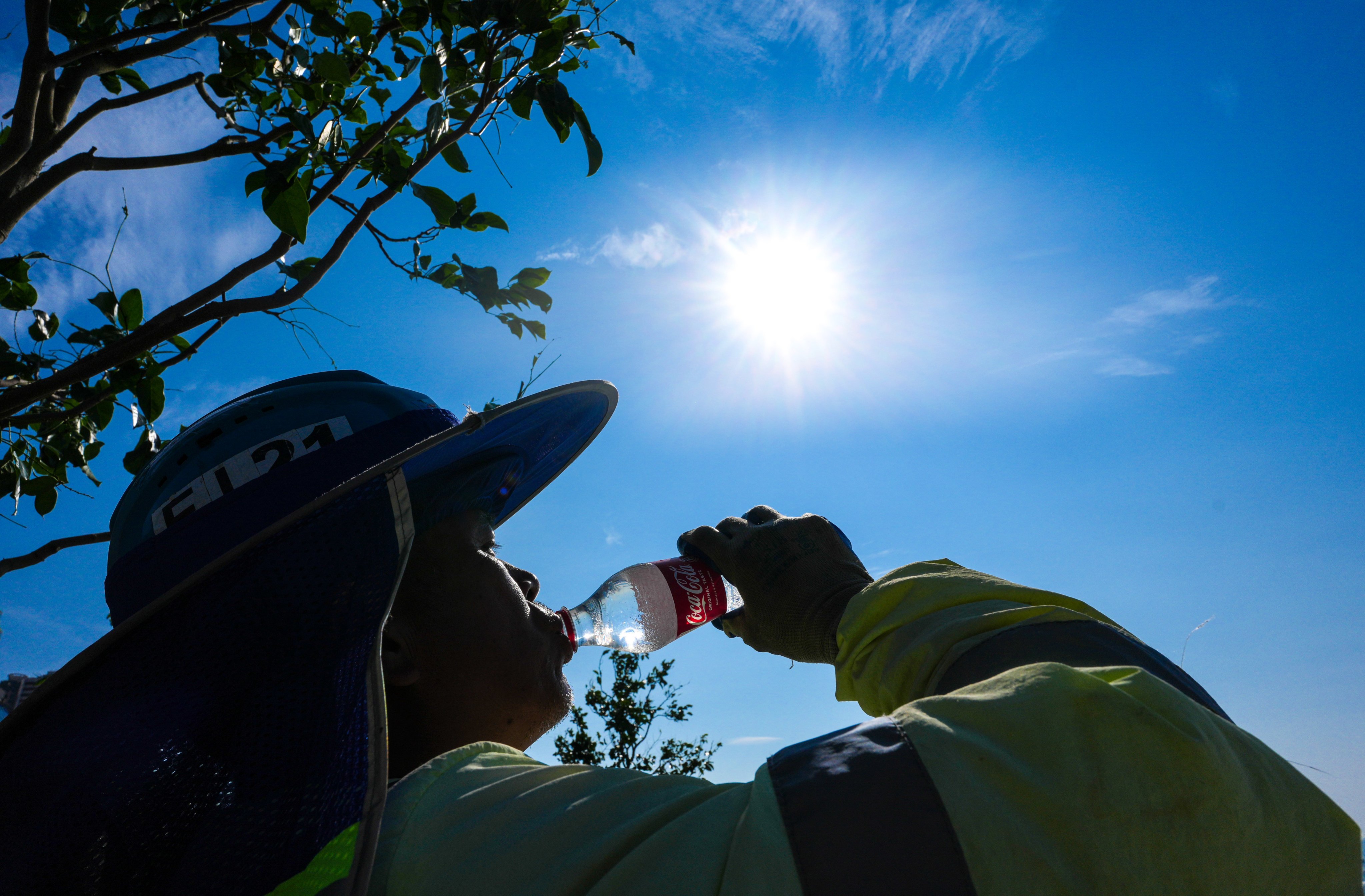 Authorities are reviewing thresholds for Hong Kong’s heat-stress work warnings following criticism over the system’s response to extreme heat. Photo: Karma Lo