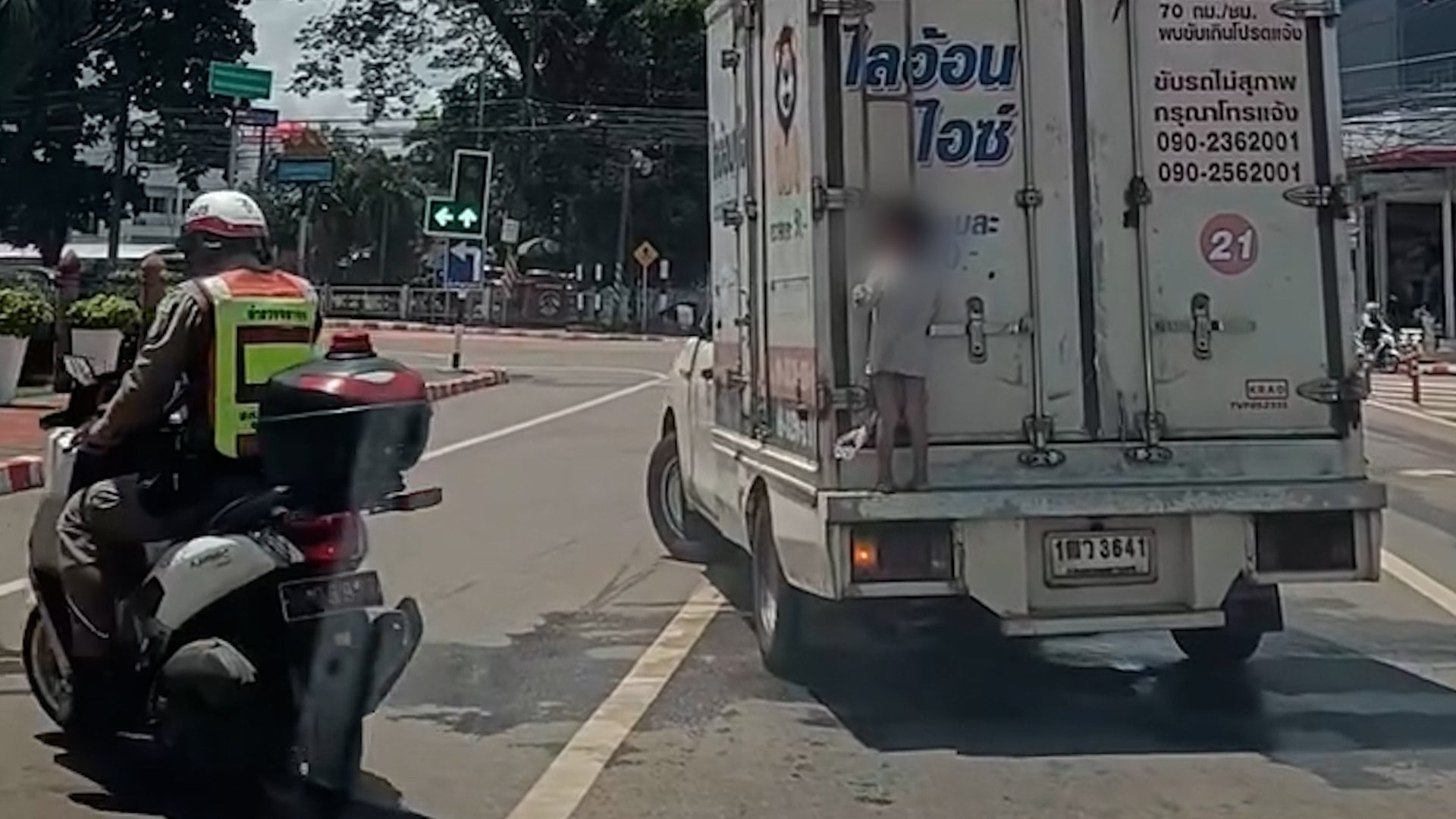 Boy clings to ice delivery truck for over 10km