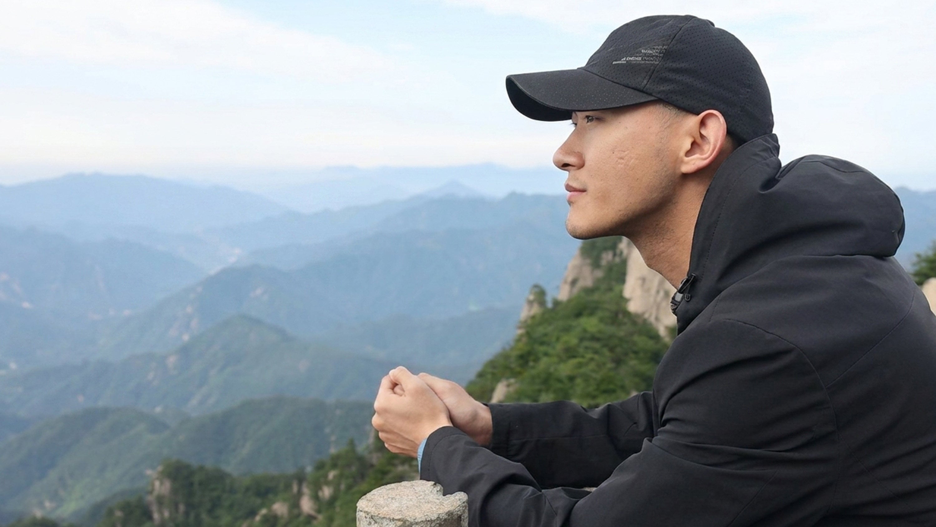 China’s Laojun Mountain Scenic Spot in Henan offered a 30-day dream job capturing the enchanting mist. The resort plans to introduce more innovative experience-based themes. Photo: Sina