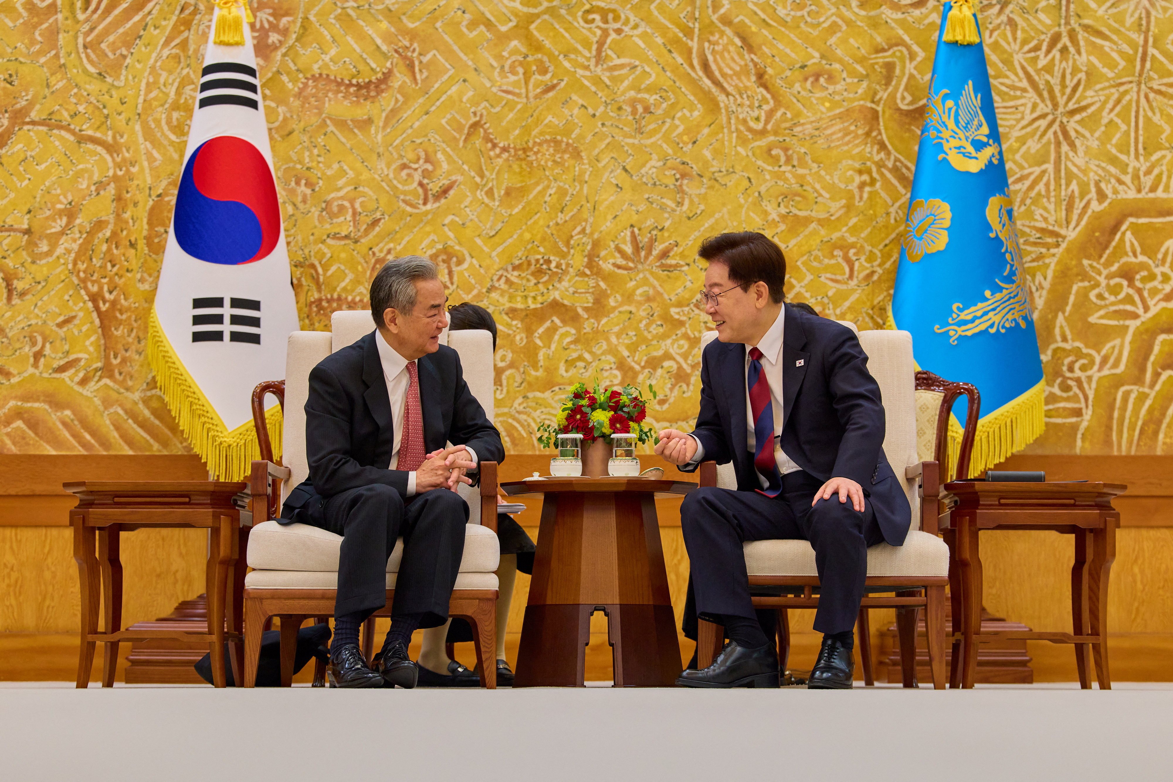 South Korean President Lee Jae Myung talks with Chinese Foreign Minister Wang Yi during their meeting at the Presidential Blue House in Seoul, South Korea, on Thursday, August 20, 2026. Photo: Yonhap/Reuters