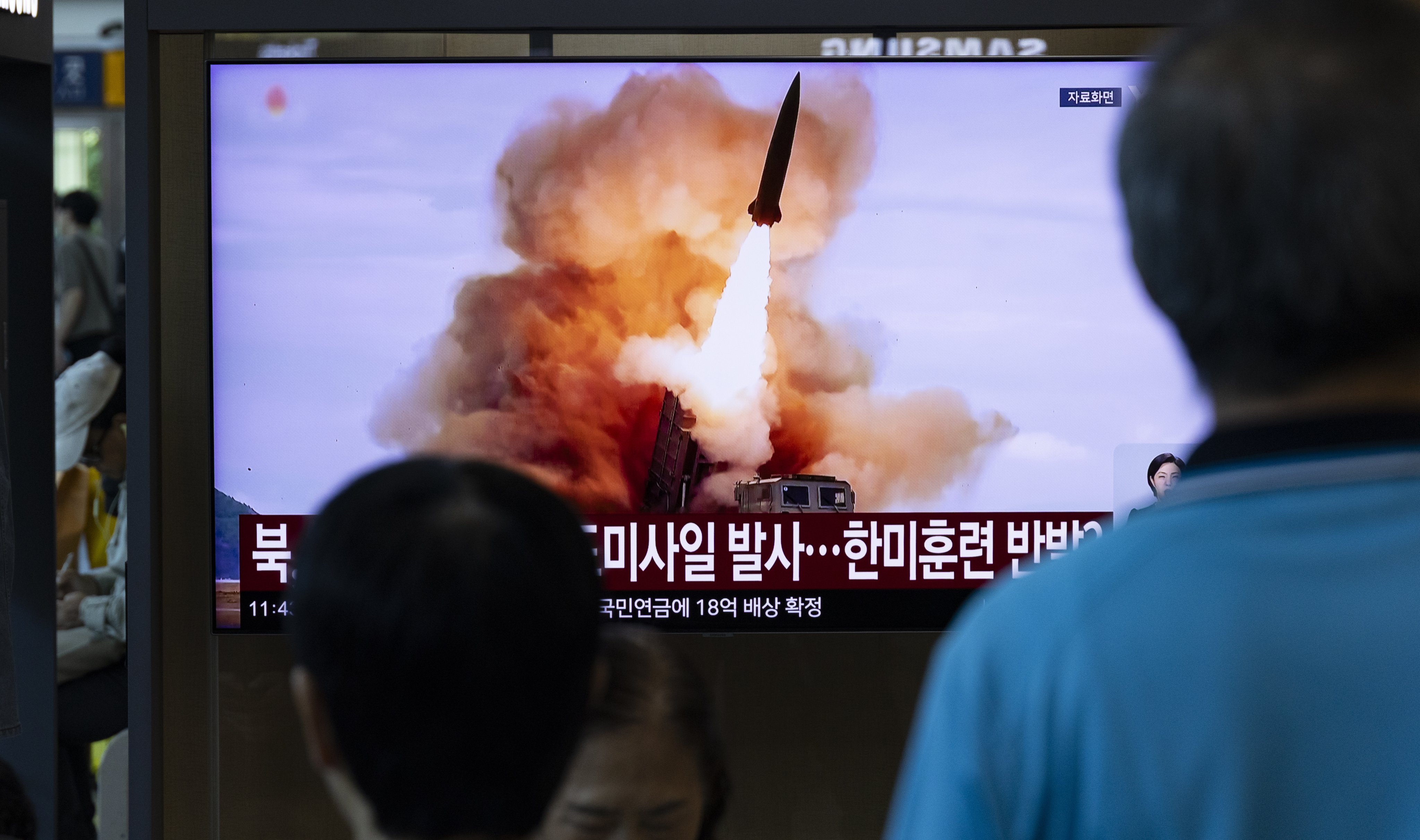 People in Seoul watch a news broadcast on August 12 showing a North Korean missile launch. Japan says it detected a suspected North Korean missile launch off the country's east coast on Thursday. Photo: EPA