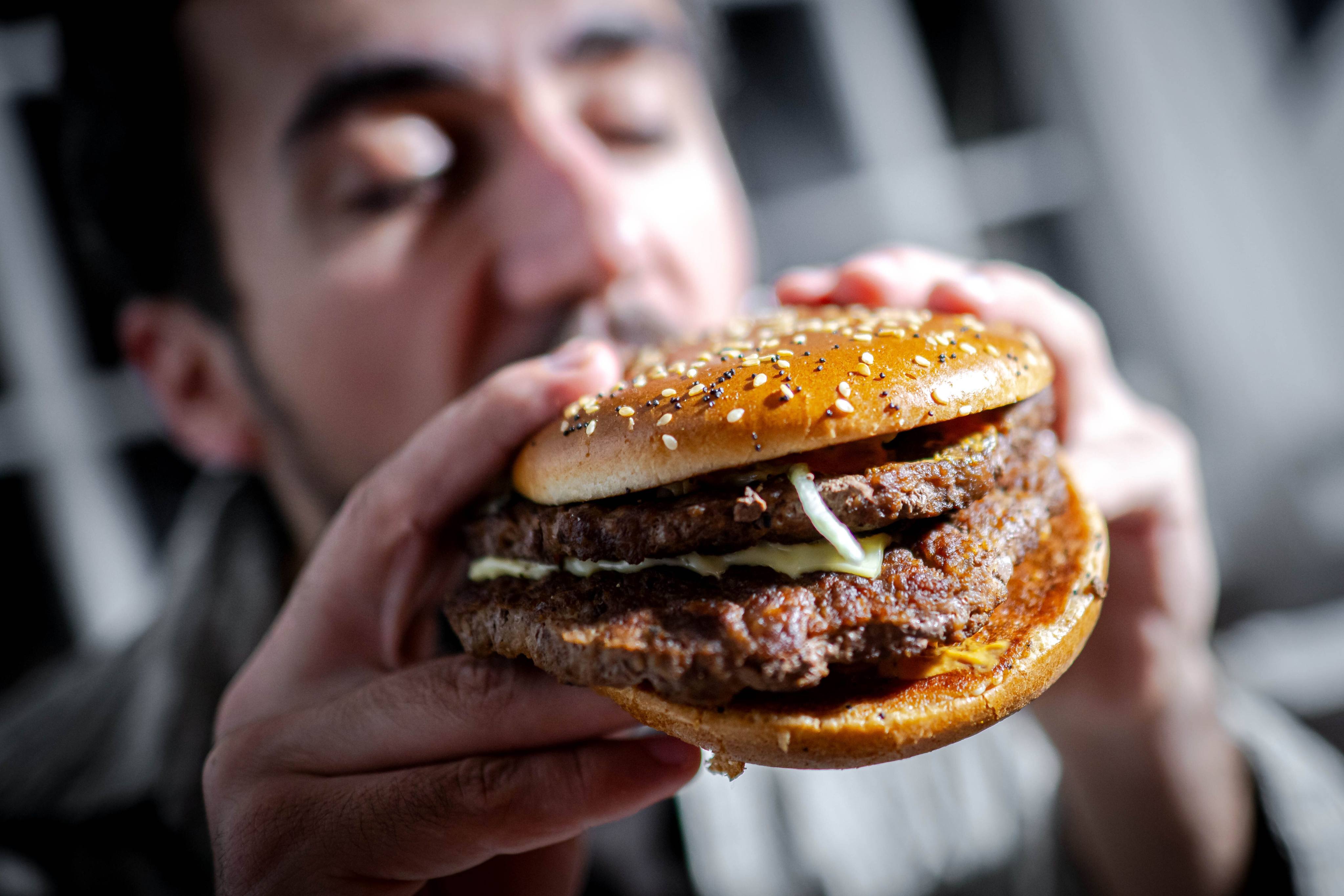 AI-designed burgers from Stanford excelled in taste, nutrition and sustainability, rivalling traditional options like the Big Mac in blind tests. Photo: dpa