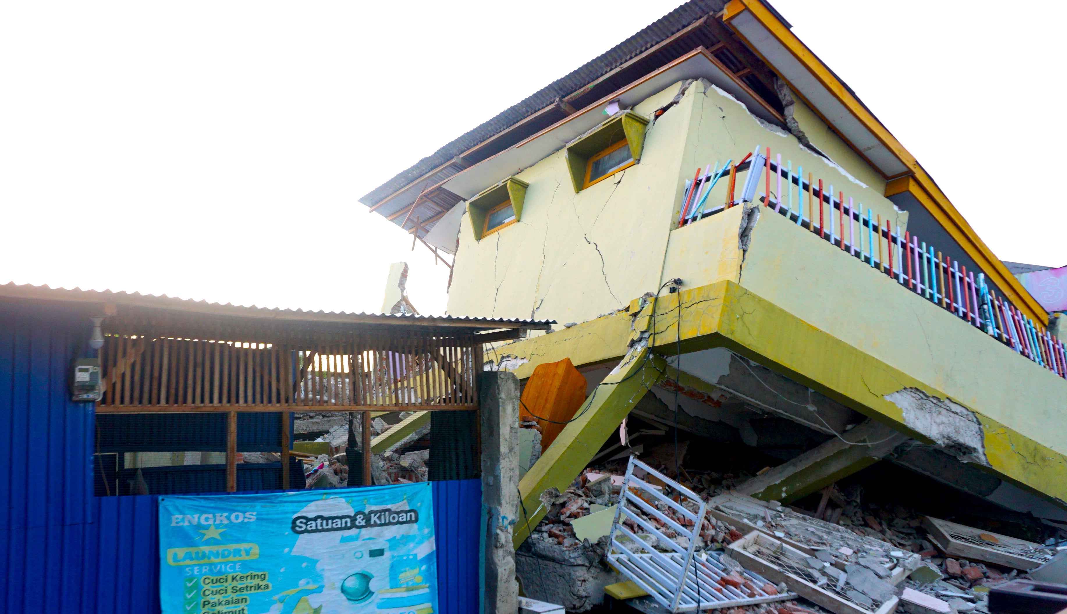 Damaged buildings after an earthquake on Flores Island, Indonesia. Photo: Xinhua