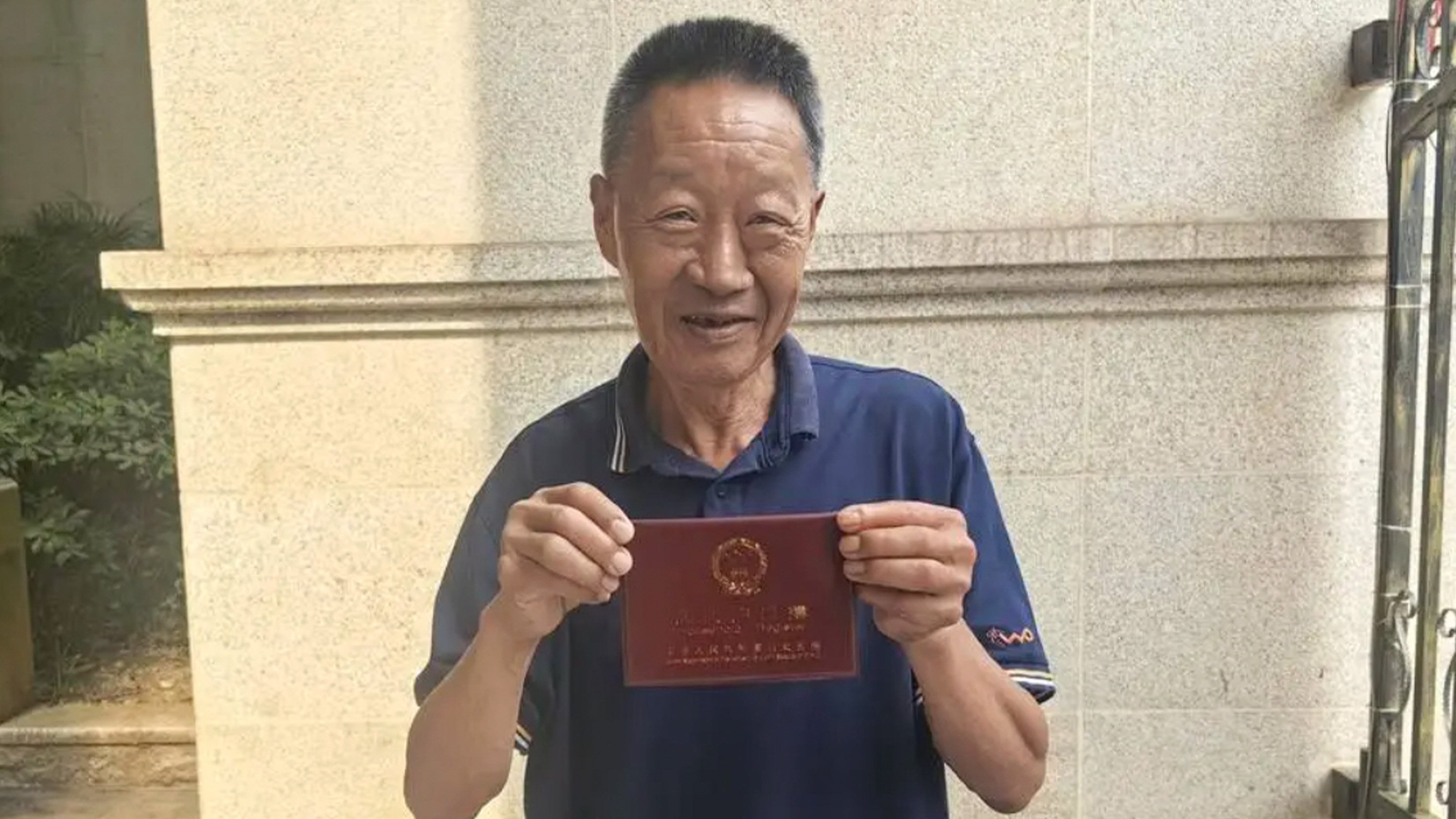 63-year-old Li Guoyou has reunited with his family after 25 years in total isolation to honour a promise. He is pictured holding his renewed hukou, China’s official household registration. Photo: thecover.cn
