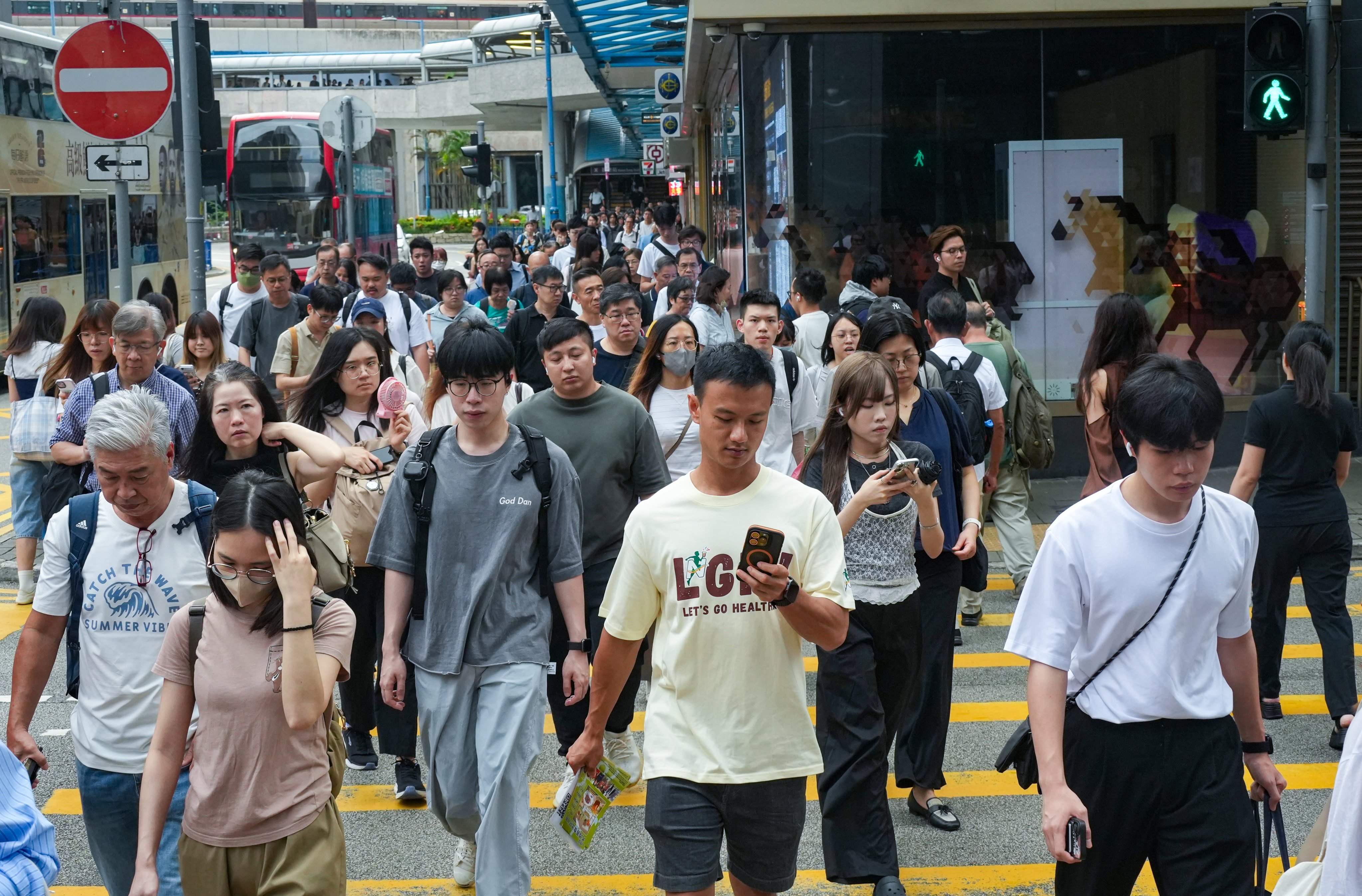 Hong Kong has a high rate of digital-device ownership, with statistics showing that 96.8 per cent of people aged 10 and above had a smartphone last year. Photo: Sun Yeung