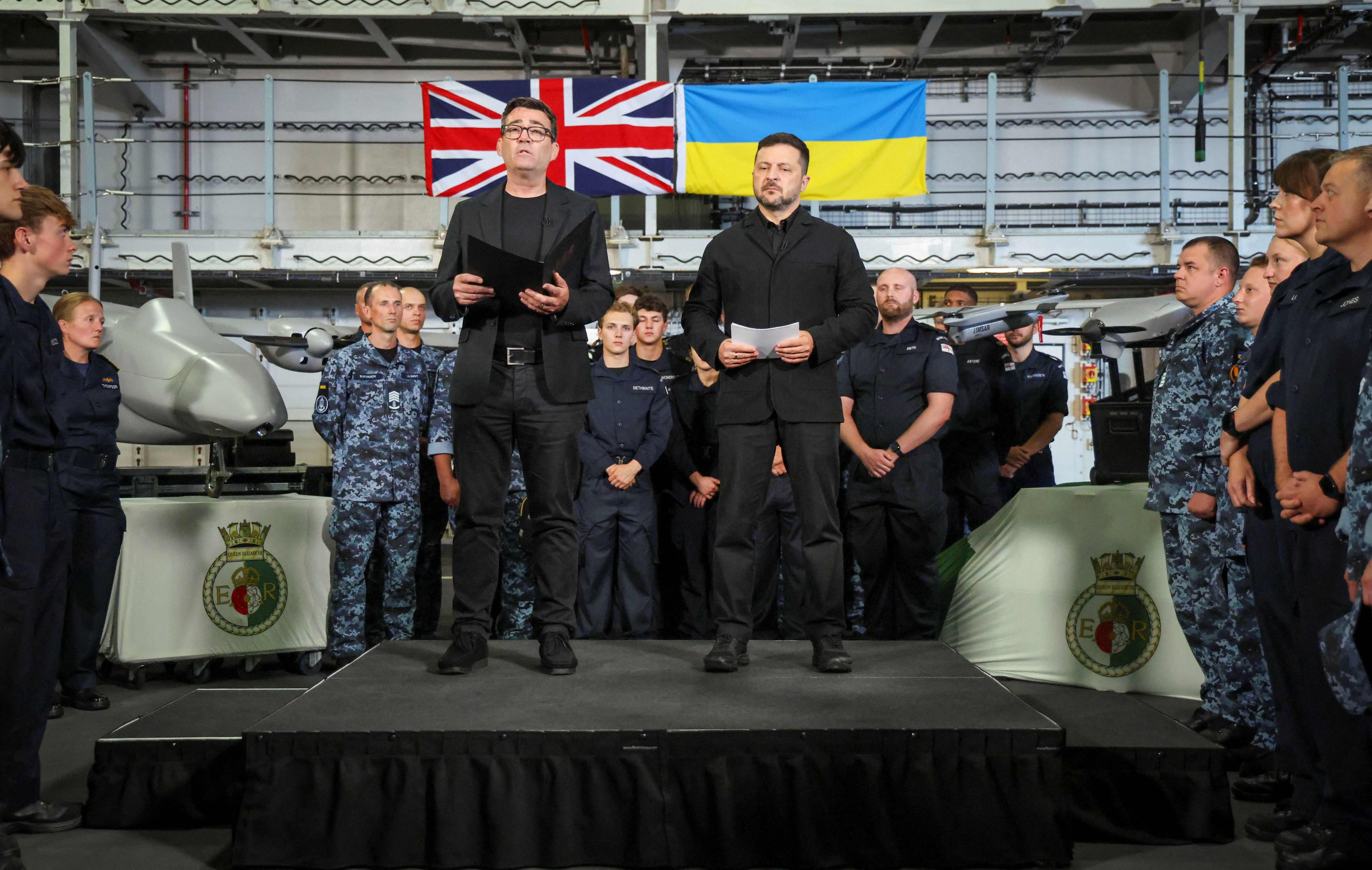 Britain’s Prime Minister Andy Burnham (left) and Ukraine’s President Volodymyr Zelensky in Portsmouth, UK on July 27. On Monday, Burnham will travel to Kyiv for a meeting with Zelensky. Photo: AFP