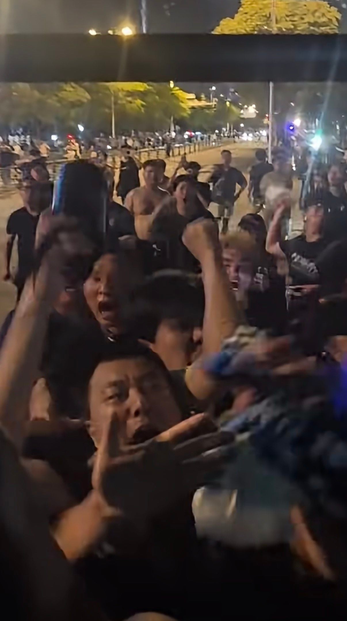 Angry Wuhan Three Towns supporters surround, shout abuse at and throw debris at the visiting team’s bus outside the stadium in Wuhan. Photo: Weibo screenshot