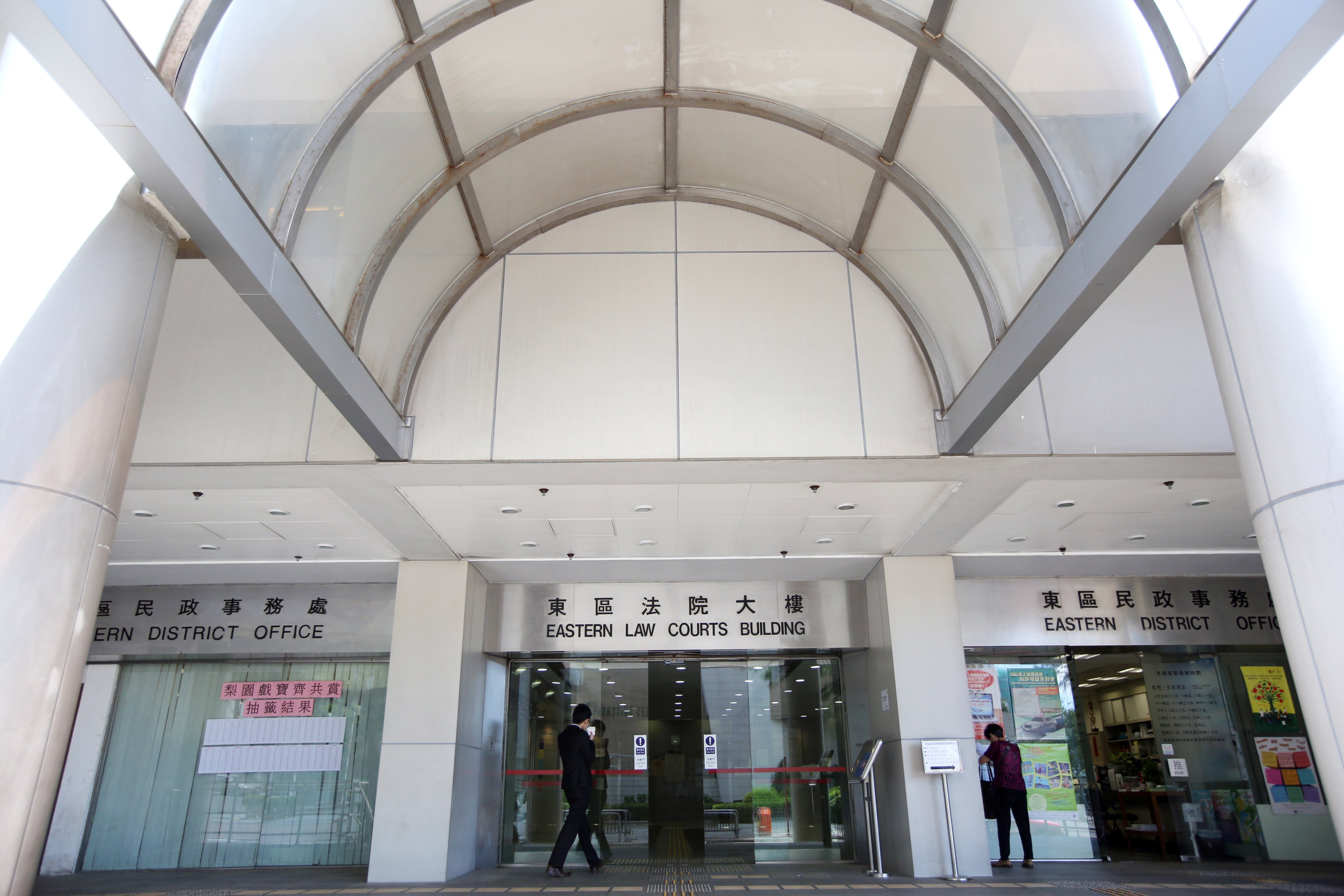 A Hong Kong court fined a dog owner HK$4,000 after her golden retriever, which was not on a leash, attacked a smaller dog and bit its owner. Photo: Nora Tam