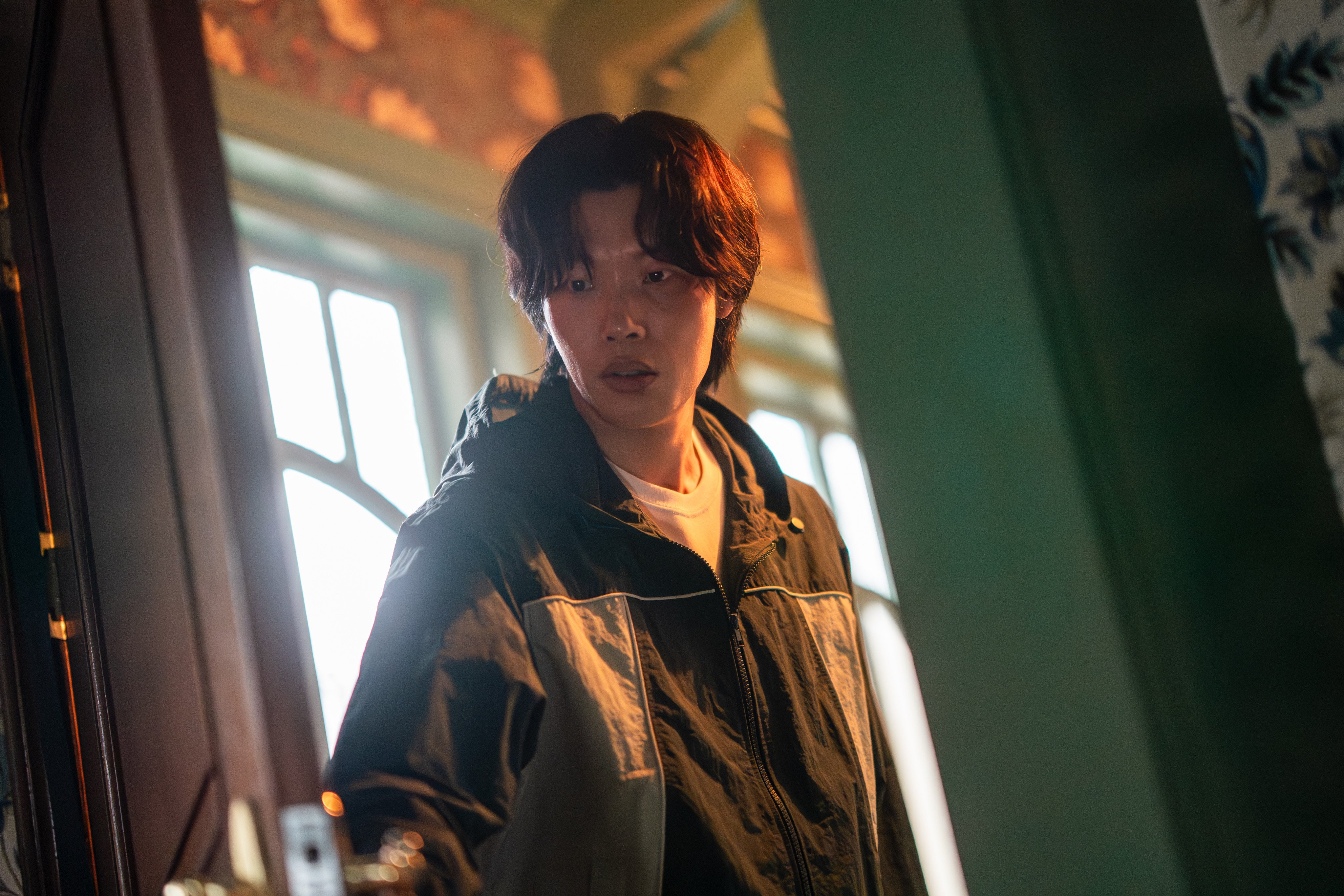 Ryu Jun-yeol stars as the severely anxious and secretive author Je Moon-jae in a still from Netflix K-drama Mousetrap. Photo: Yoo Eun-mi/Netflix
