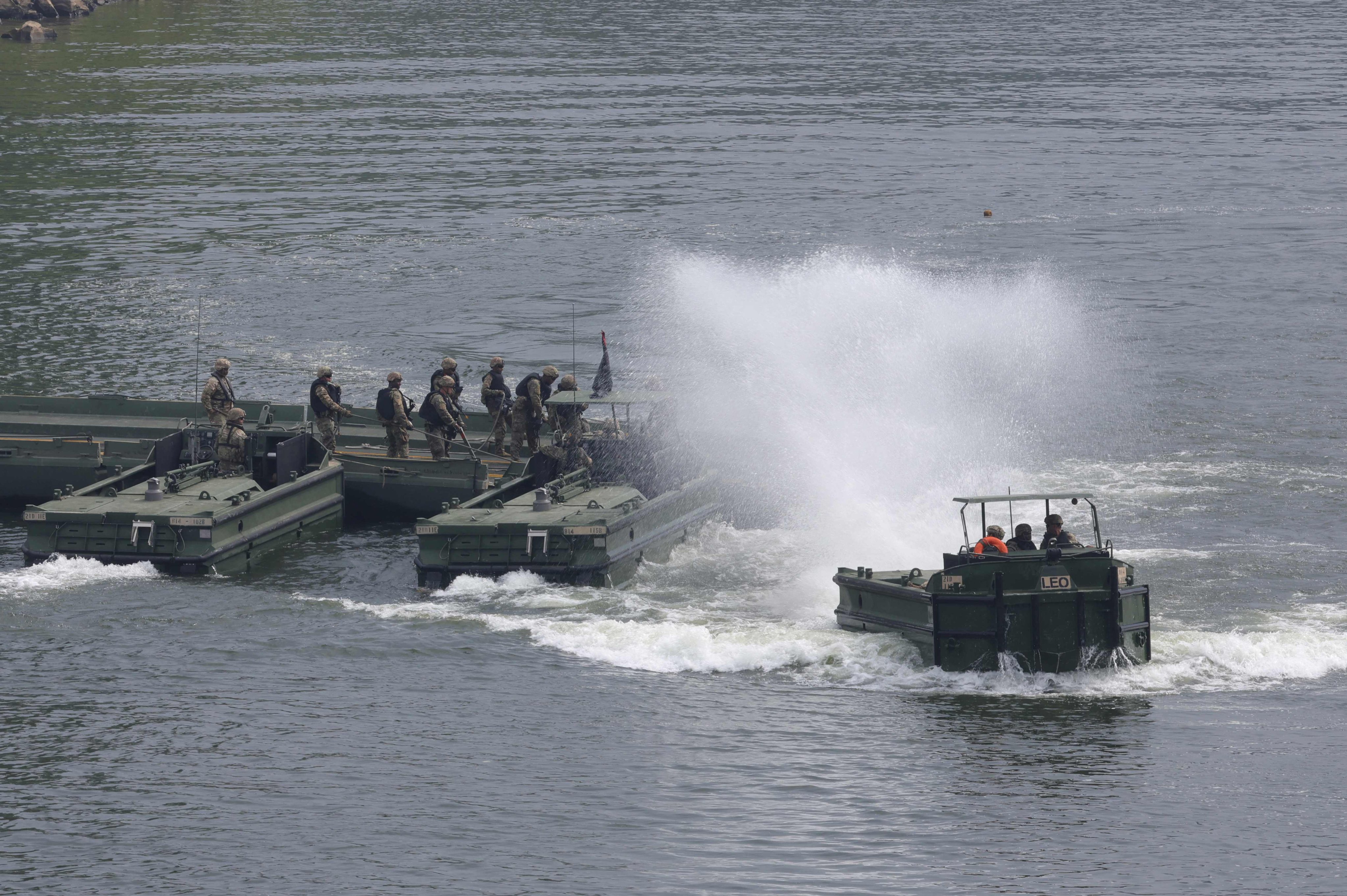US soldiers set up a floating bridge on a river at a military training field in Yeoncheon on Thursday during joint US-South Korean military exercises. Photo: Yonhap/AFP