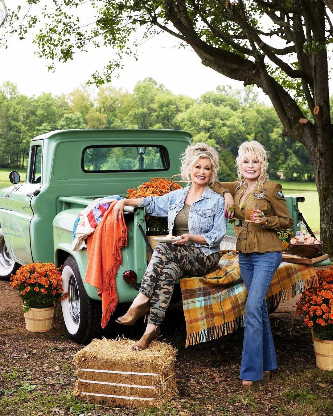 Rachel Parton George (left) is the youngest sibling of the late Dolly Parton. The pair co-authored a family cookbook in 2024. Photo: @dollyparton/Instagram