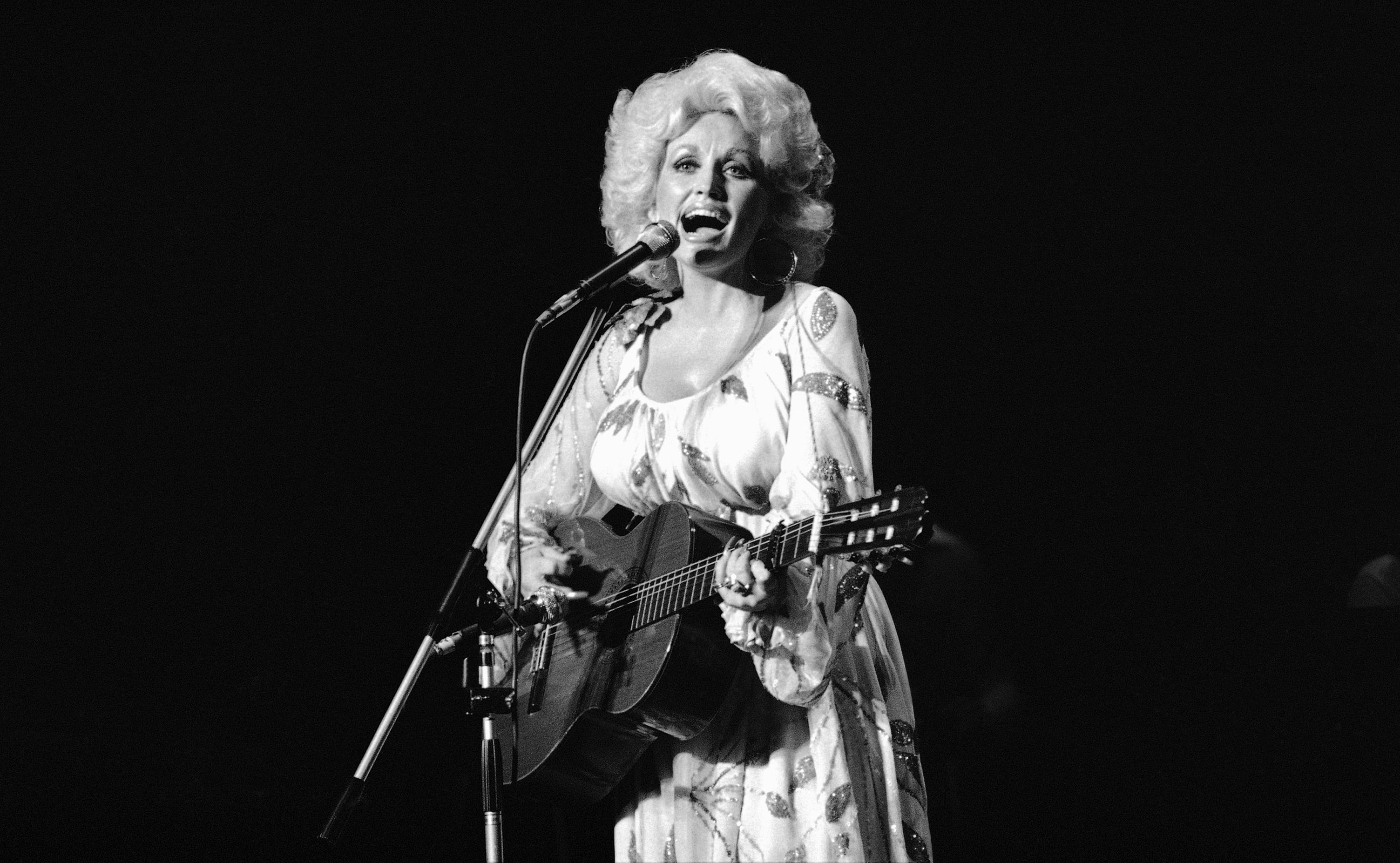 Dolly Parton performing in Tokyo in 1979. Photo: AP