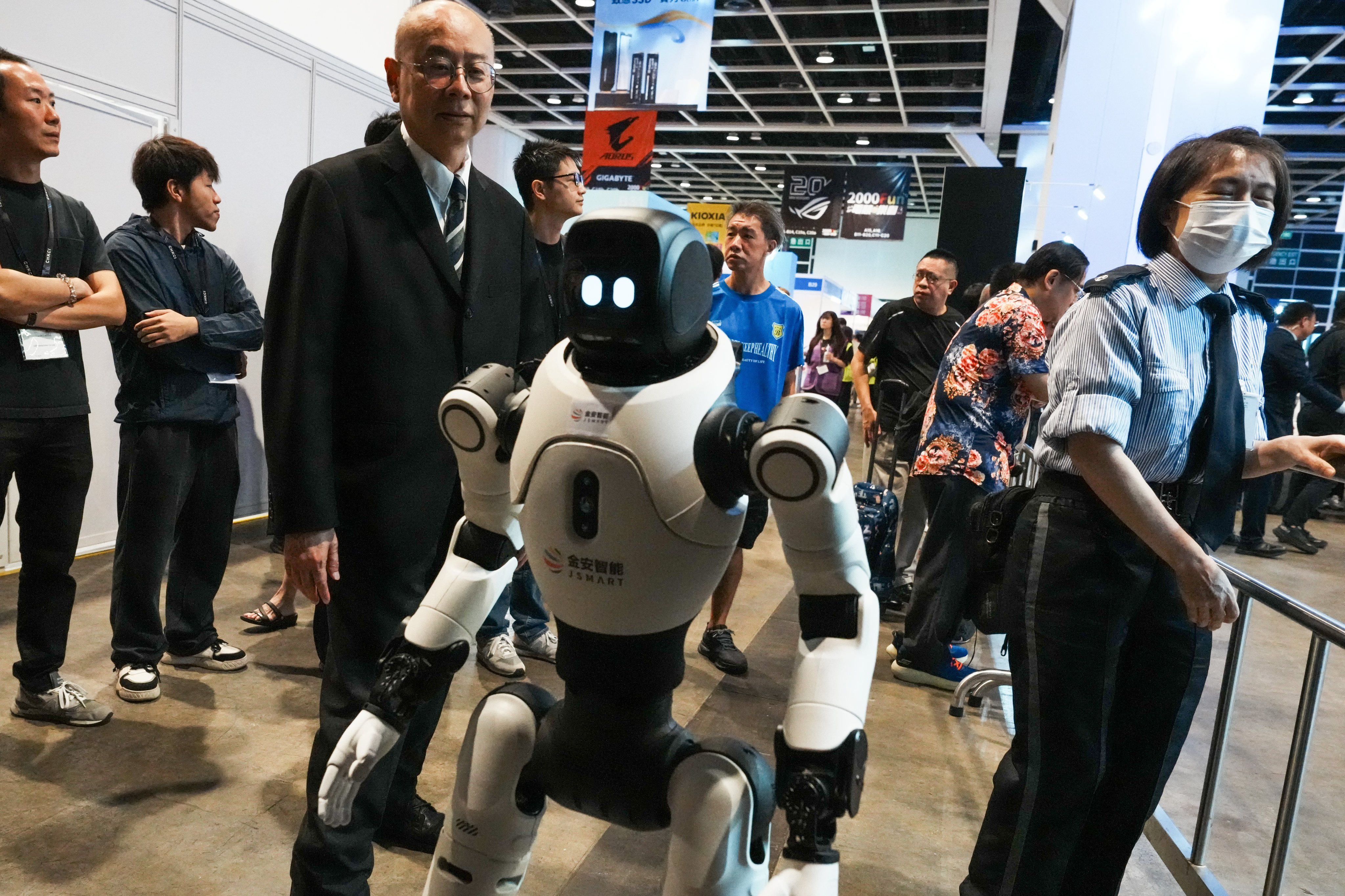 The four-day Hong Kong Computer and Communications Festival opened on Friday. Photo: Dickson Lee