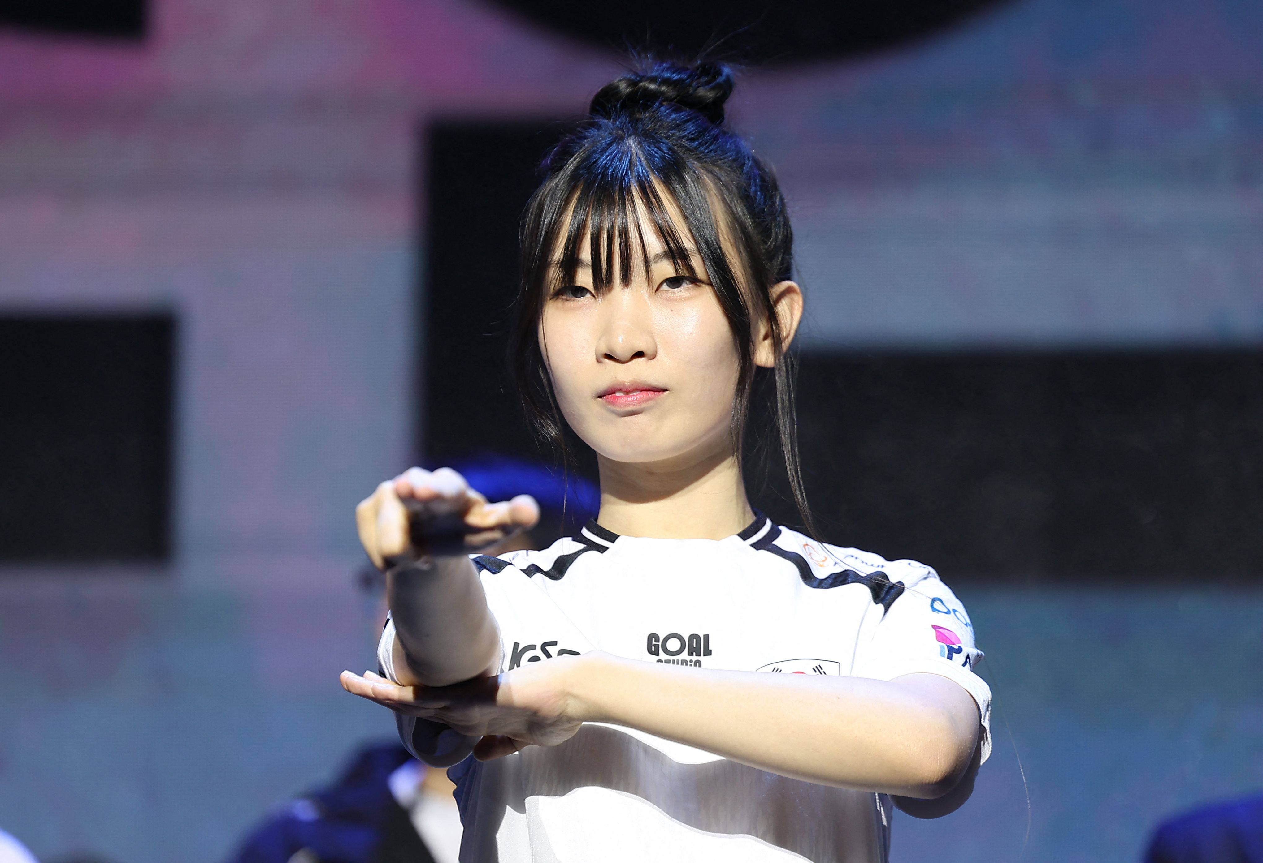 Park So-yeon poses during the launch ceremony of the South Korean national esports team for the Asian Games. Photo: AFP
