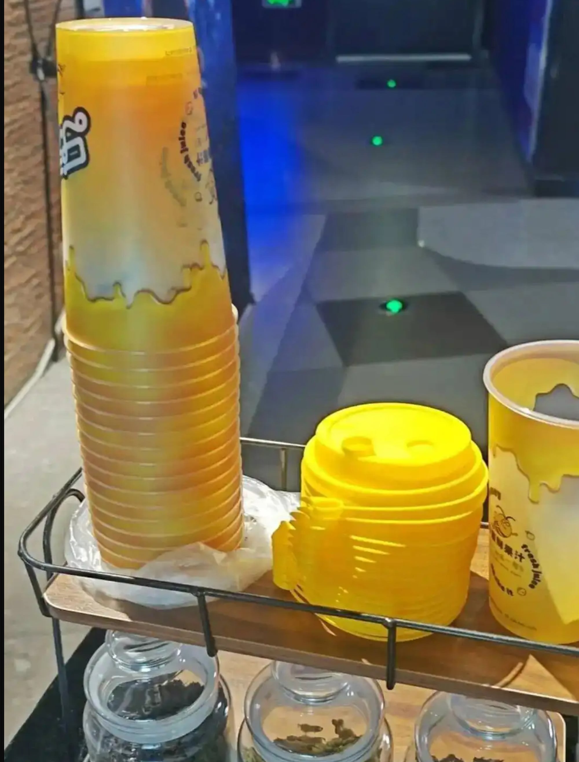 While blankets, coffee, and beverages are complimentary, disposable earplugs and eye masks are available for a nominal fee of about 88 US cents each. Photo: Baidu While blankets, coffee, and beverages are complimentary, disposable earplugs and eye masks are available for a nominal fee of about 88 US cents each. Photo: Baidu