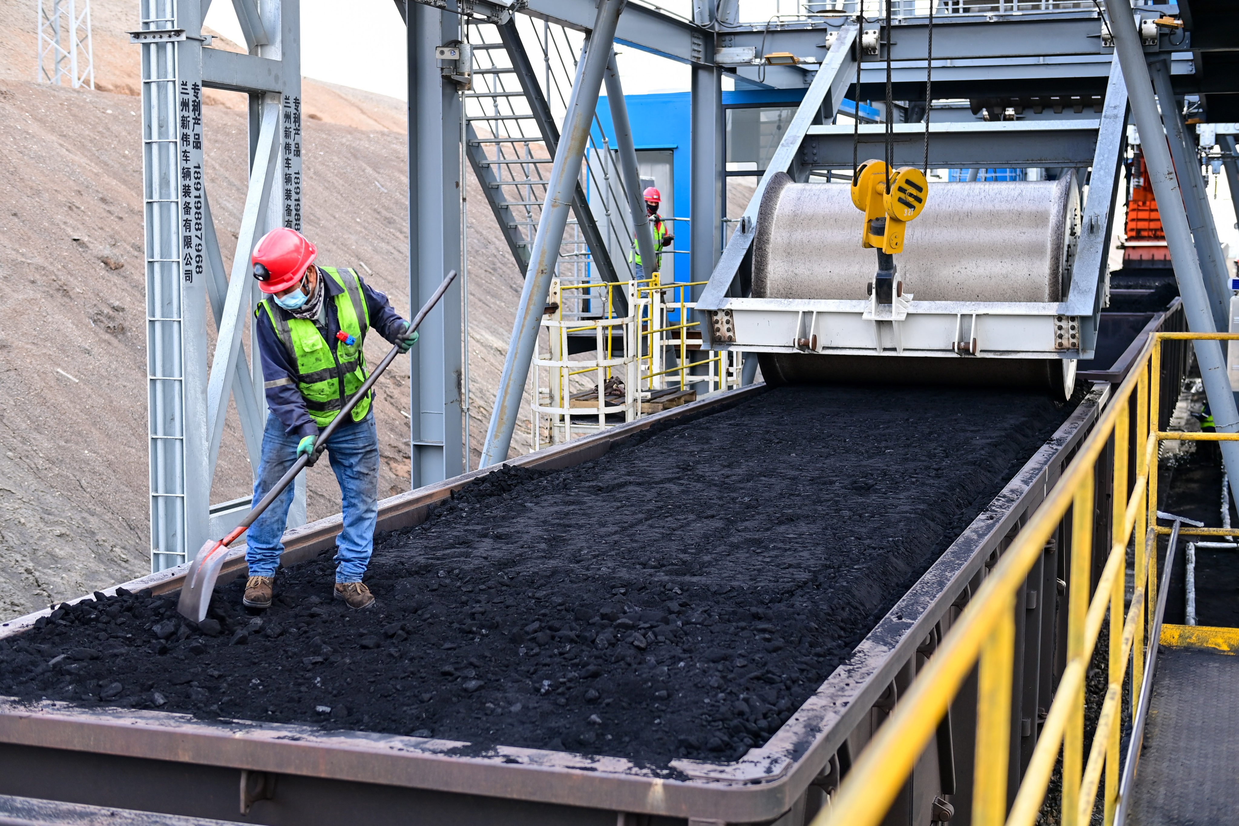 A worker shovels coal at the Zhundong open-pit coal mine in Xinjiang. Photo: Xinhua