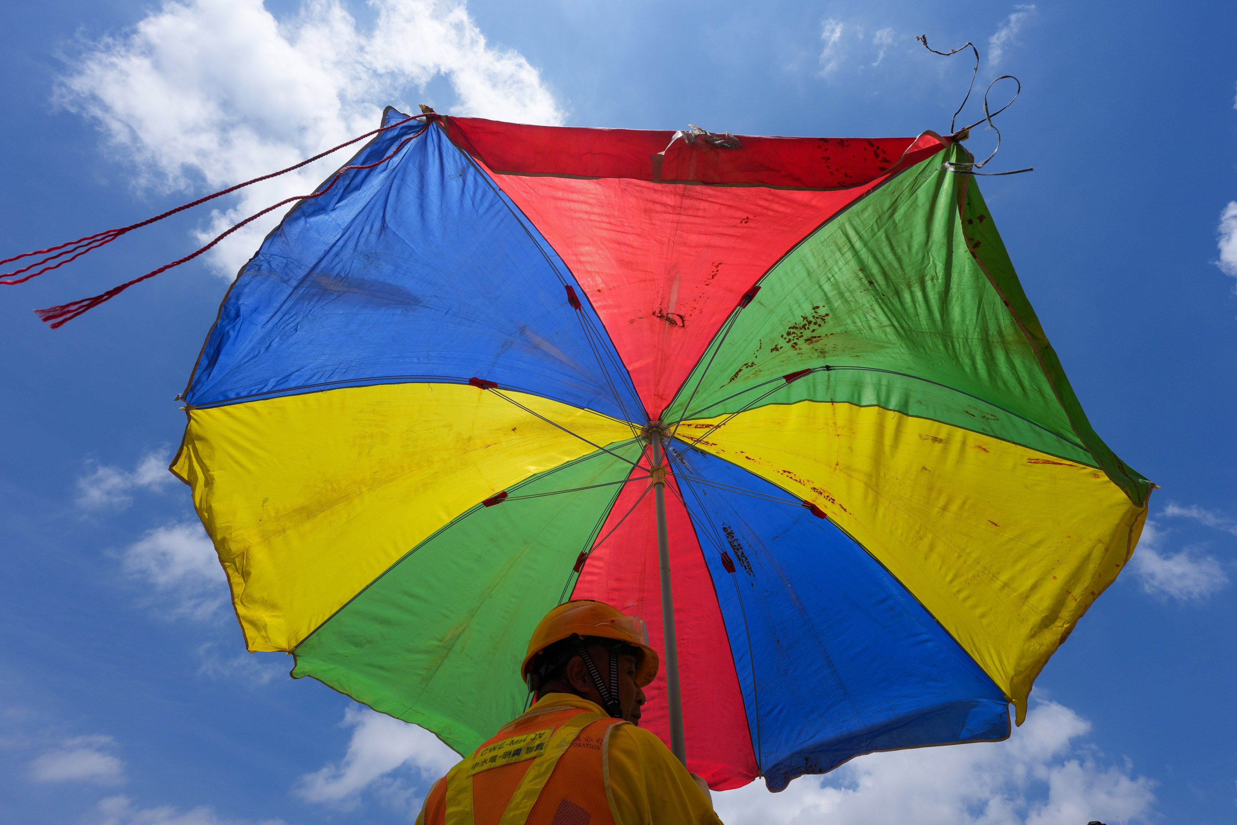 The Labour Department says the revamped system will issue earlier and higher heat stress alerts for workers during extreme temperatures. Photo:  Karma Lo