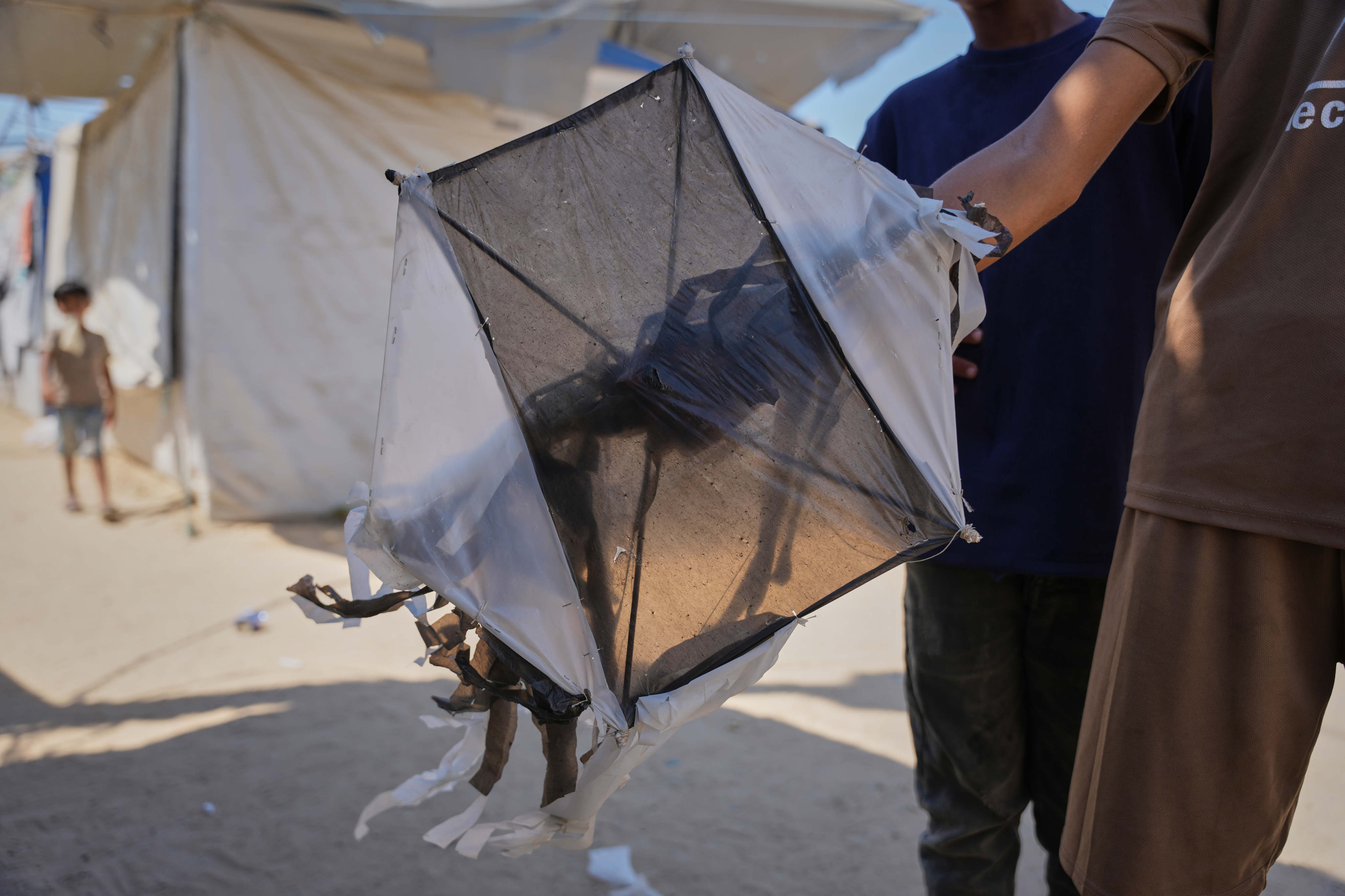Parents in Gaza urged to stop children flying kites amid Israeli warnings, ceasefire violations and fears of deadly escalation. Photo: AP