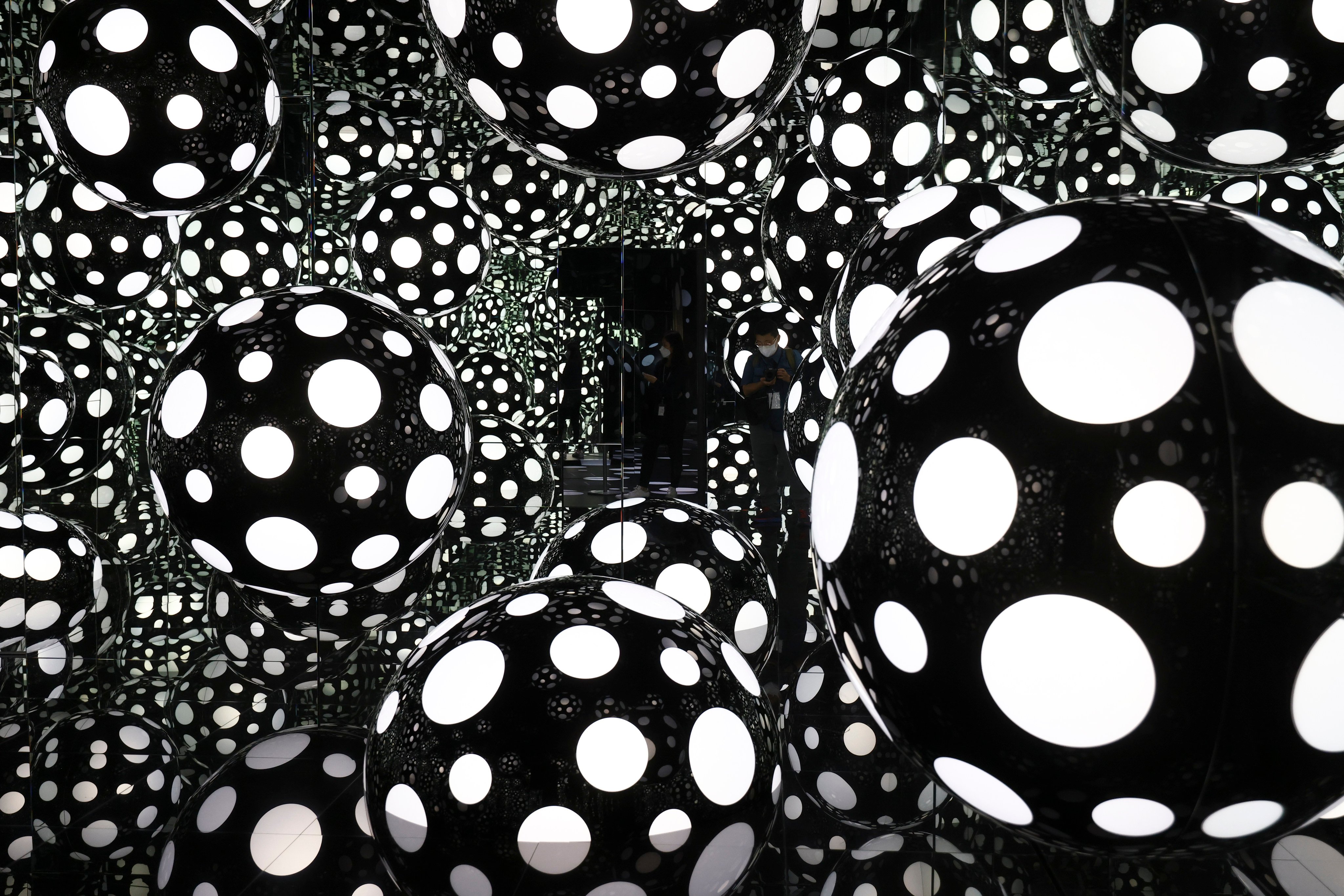 “Dots Obsession - Aspiring to Heaven’s Love”, part of the “Yayoi Kusama: 1945 to Now” show at the M+ in 2022. Photo: May Tse