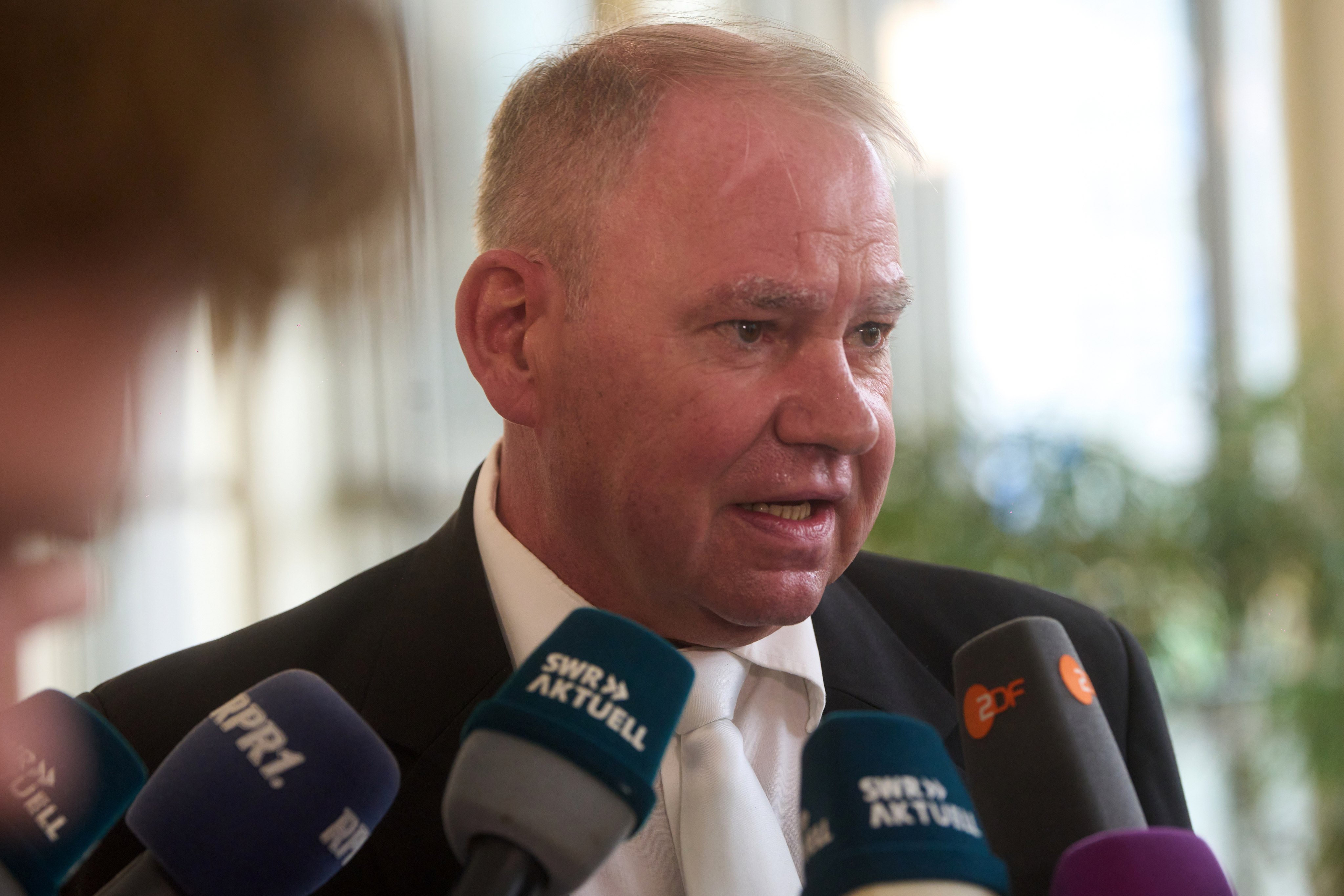 Defence lawyer Volker Klein makes a statement at the regional court in Koblenz, Germany on August 18 during a recess in the murder trial of an 81-year-old man who admitted to sexually abusing and killing an American tourist in Germany more than 30 years ago. Photo: via AP