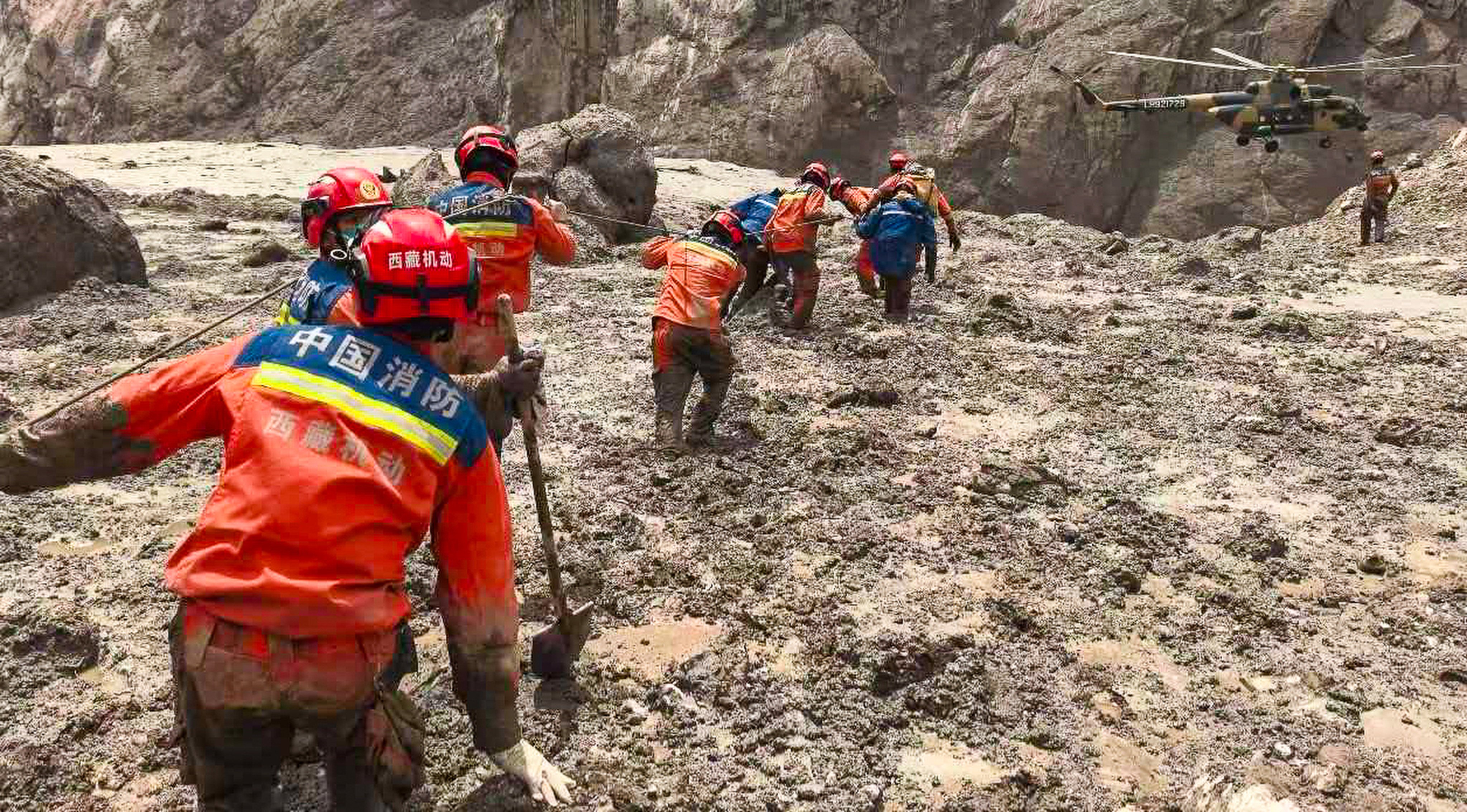 Chinese rescue teams search the Gyirong border crossing that was destroyed in Wednesday’s floods and mudslides. Photo: Xinhua