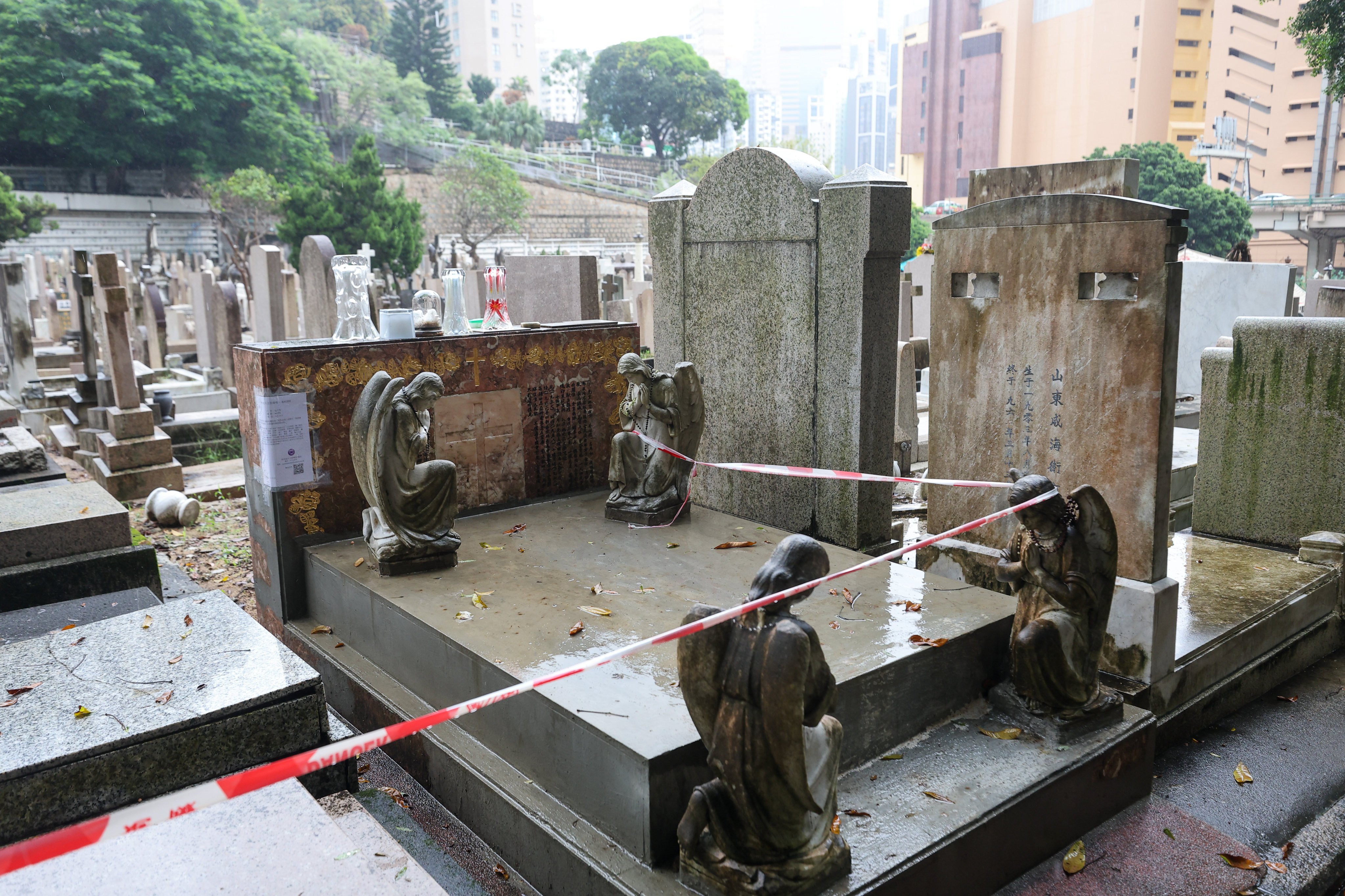 Linda Lin’s grave at St Michael’s Catholic Cemetery in Happy Valley was previously found damaged. Photo: Edmond So