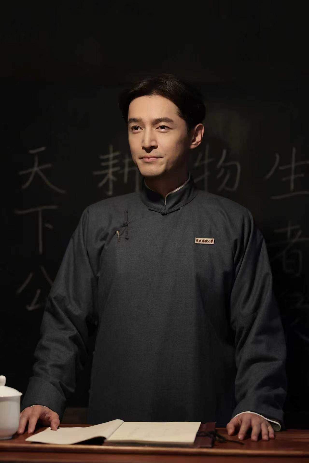 Hu Ge as Feng Jingbo, a spy who becomes embroiled in a years-long cat-and-mouse game with a stubborn Beijing official, in a still from I Know Who You Are (category: IIA Mandarin), directed by Feng Xiaogang. Lei Jiayin co-stars.
