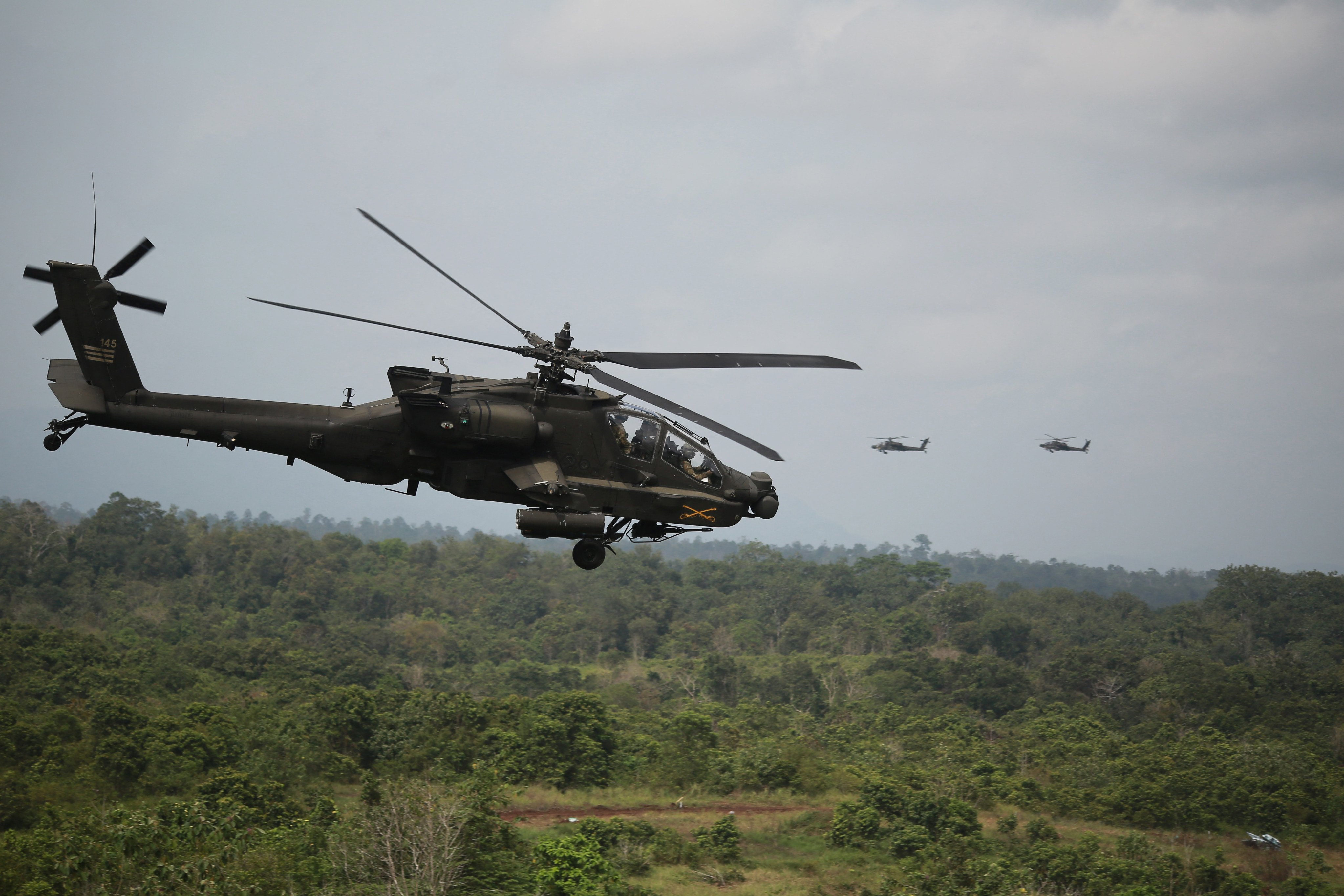 A US Army AH-64 Apache helicopter flies past during the Garuda Shield joint multinational exercise in Lampung, Indonesia, on  September 3, 2025. Photo: AFP