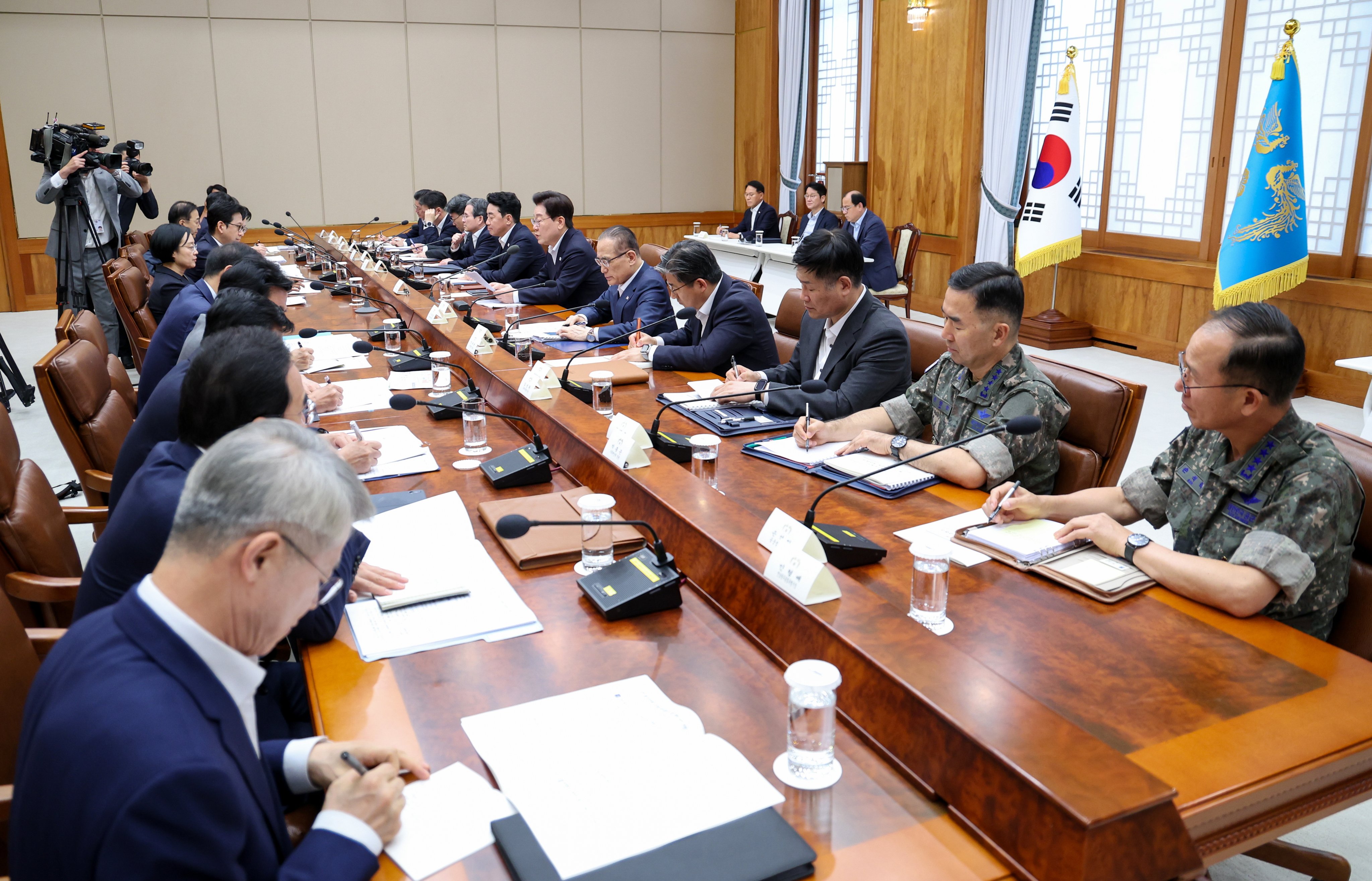 South Korean President Lee Jae Myung (fifth right) attends a meeting at the presidential office in Seoul on August 10 to discuss ways to promptly implement a large-scale investment initiative for semiconductor manufacturing facilities and AI data centres. Photo: Yonhap/EPA