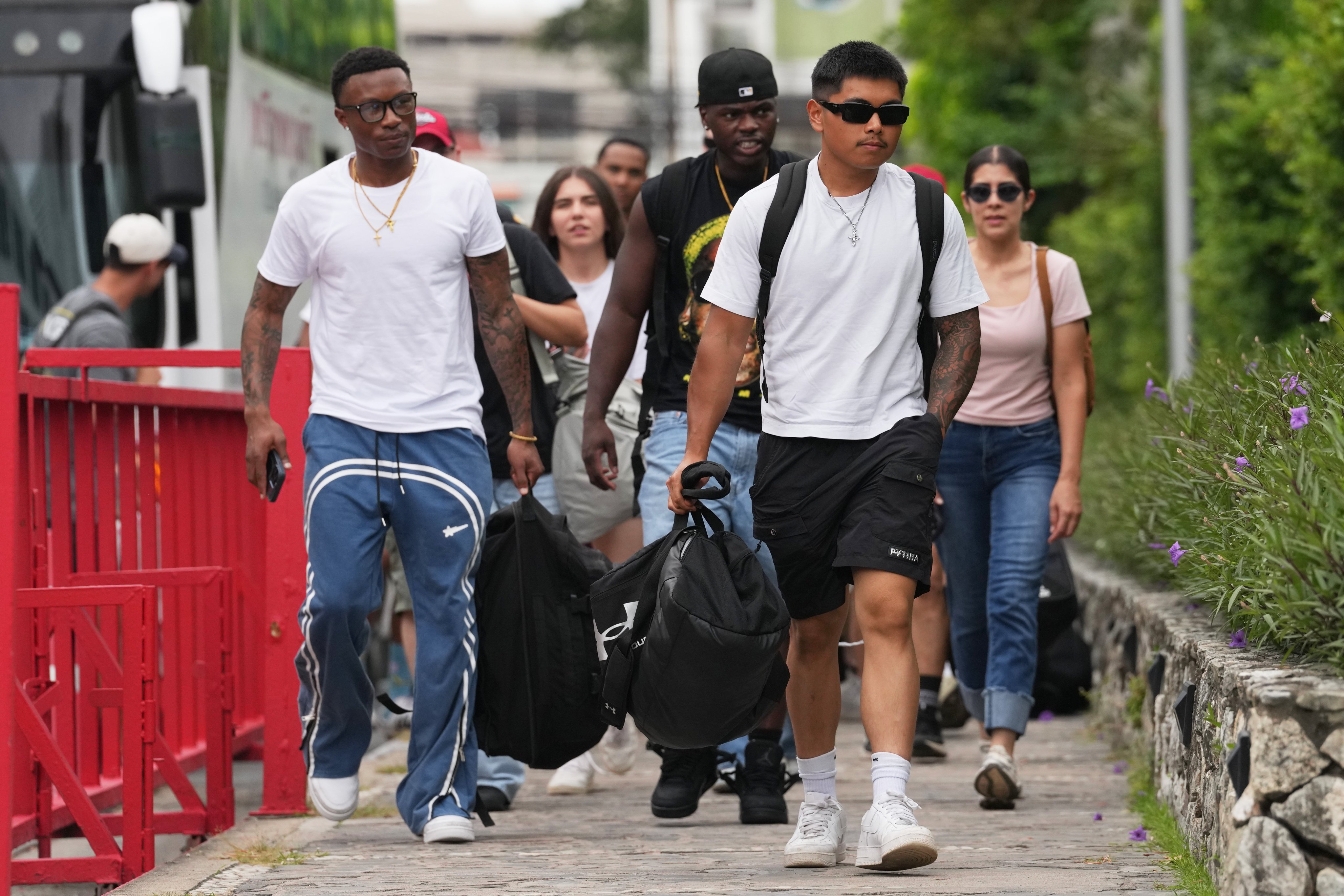 American service members of the USS Abraham Lincoln strike group arrive at a hotel in Pattaya on Wednesday. Photo: AP