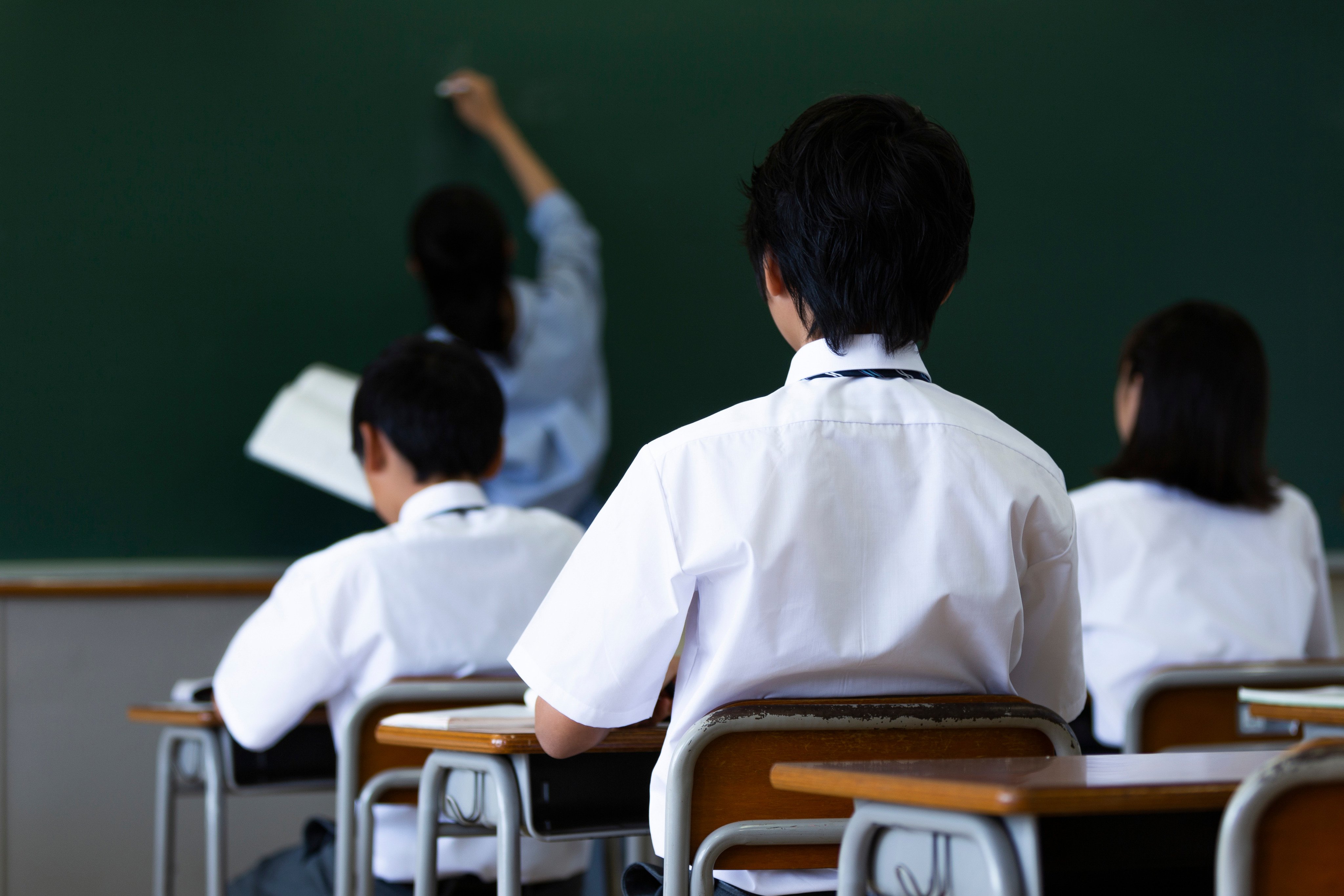 Junior high school students attend a class in Japan. Photo: Shutterstock
