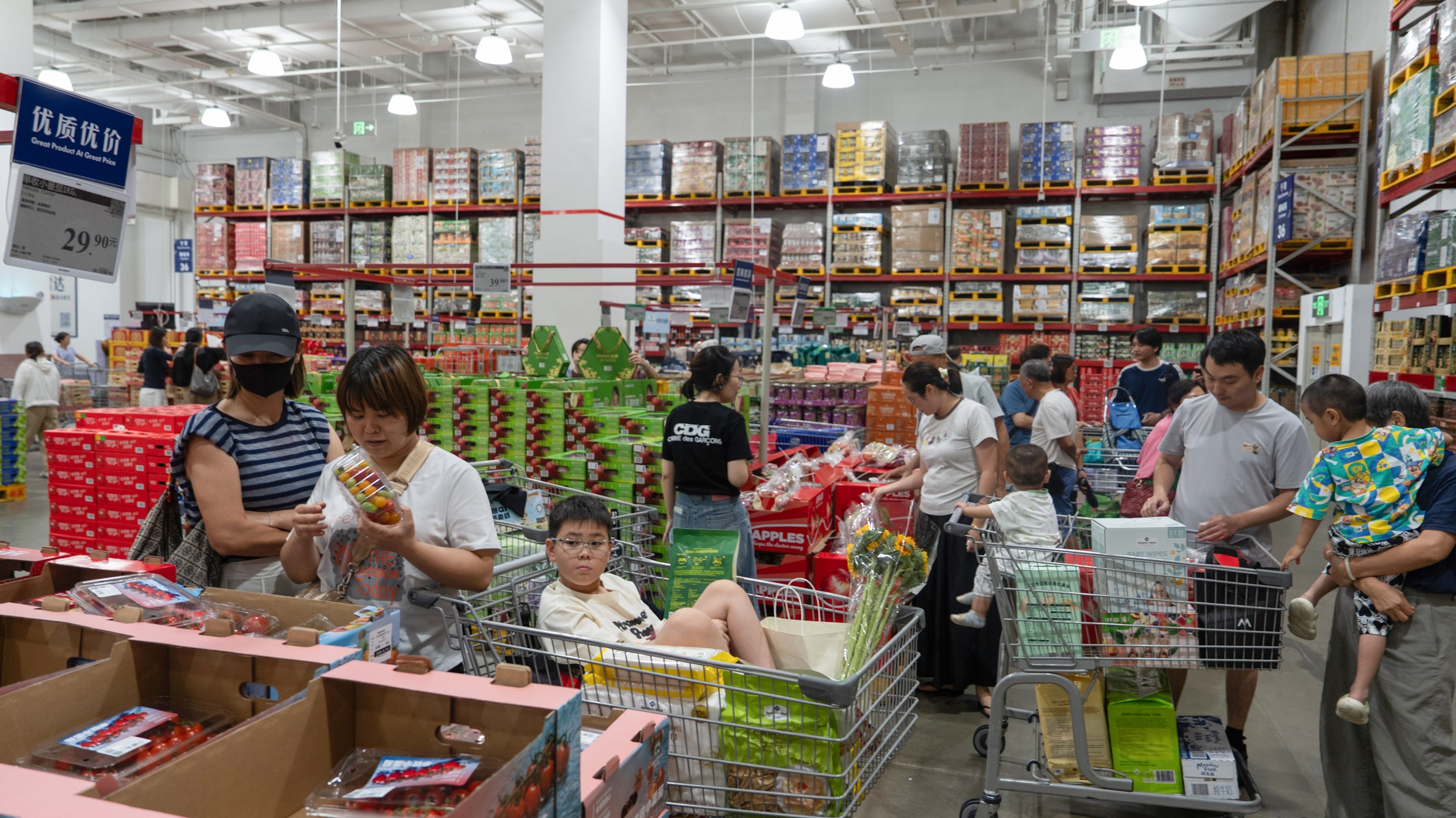 People shop in a Sam’s Club store in Shenzhen, in southern China’s Guangdong province, on June 15. Photo: Sam Tsang