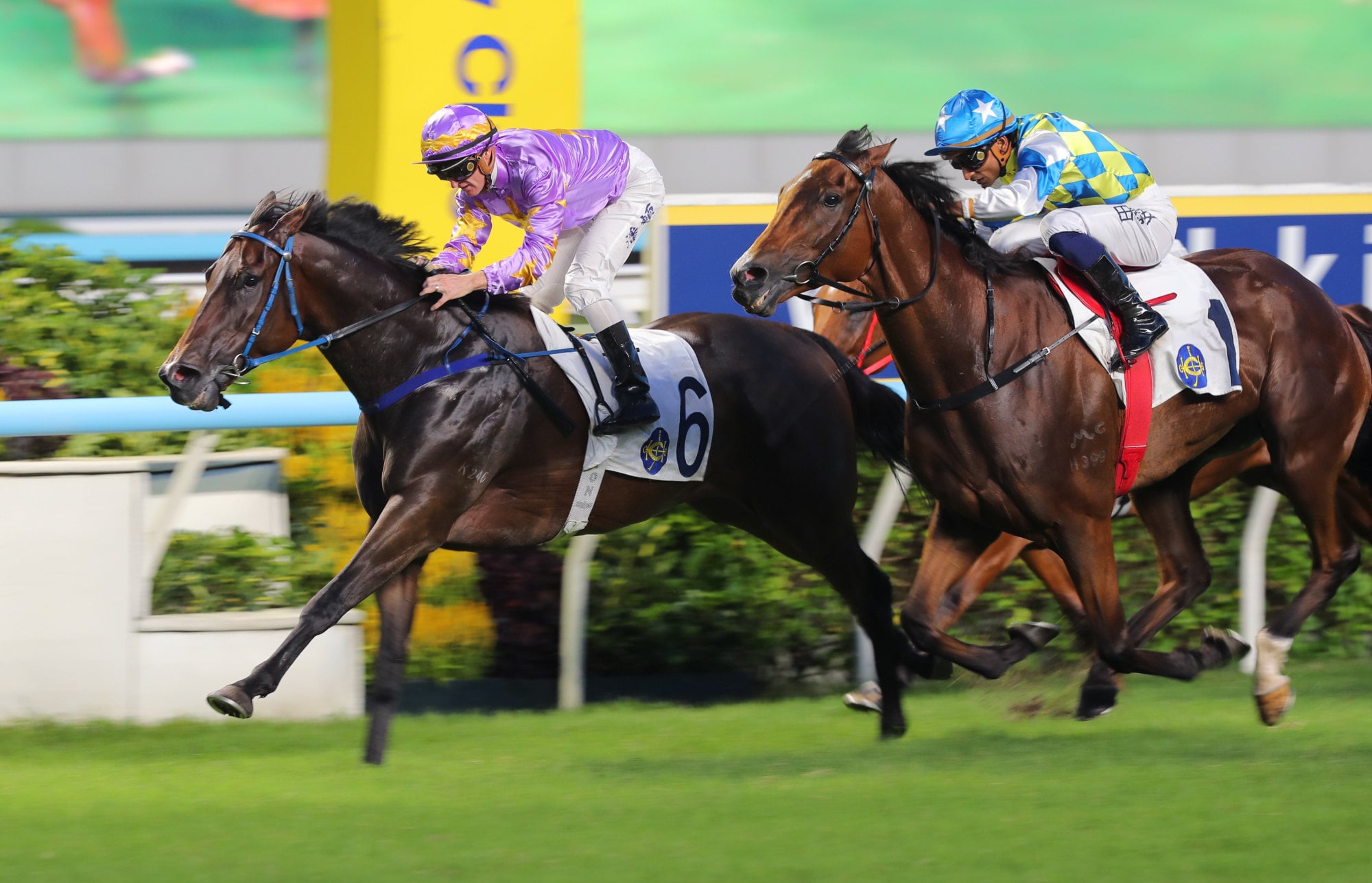 Galaxy Patch (right) is edged out at Sha Tin by Little Paradise. Galaxy Patch (right) is edged out at Sha Tin by Little Paradise.