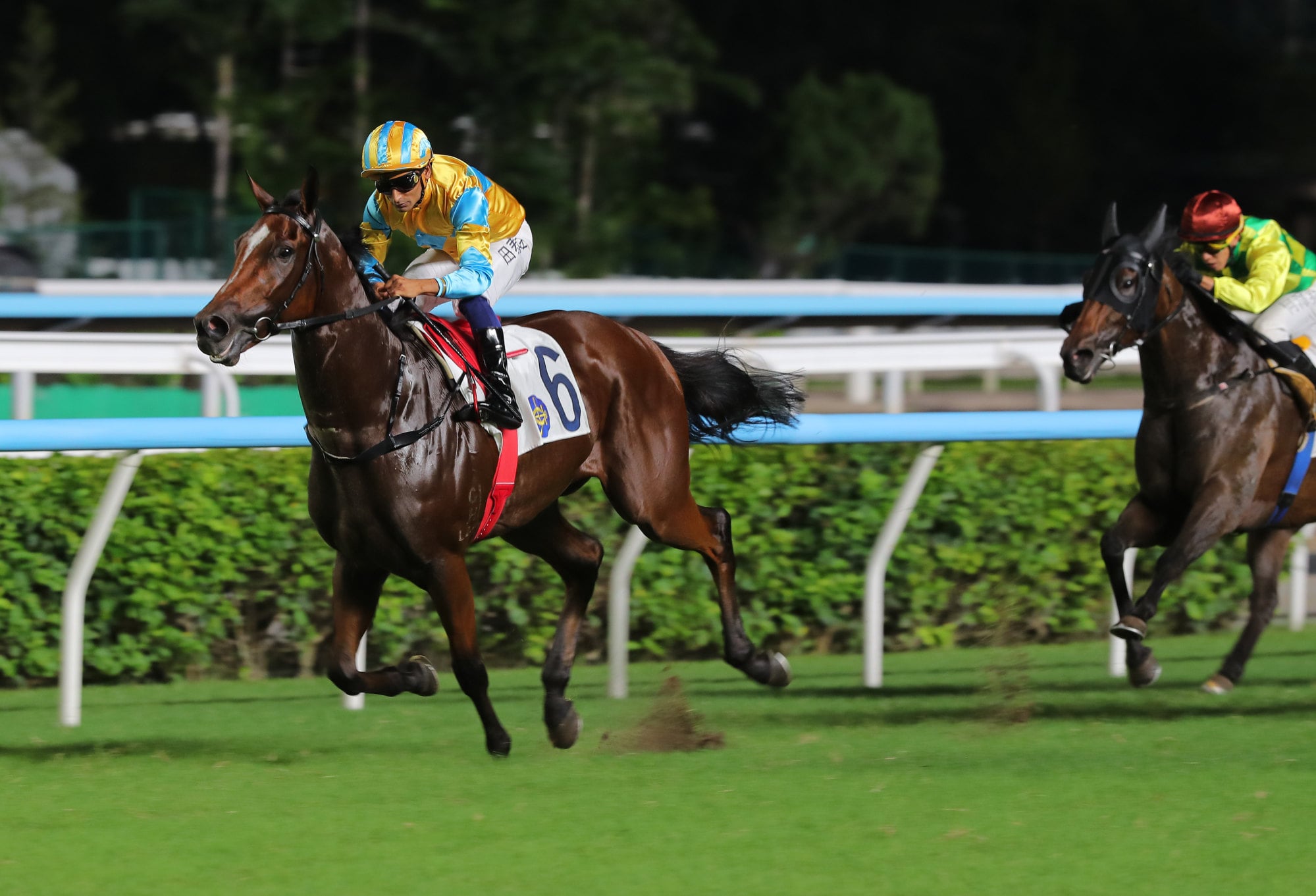 Mr Incredible charges clear to win at Sha Tin. Mr Incredible charges clear to win at Sha Tin.