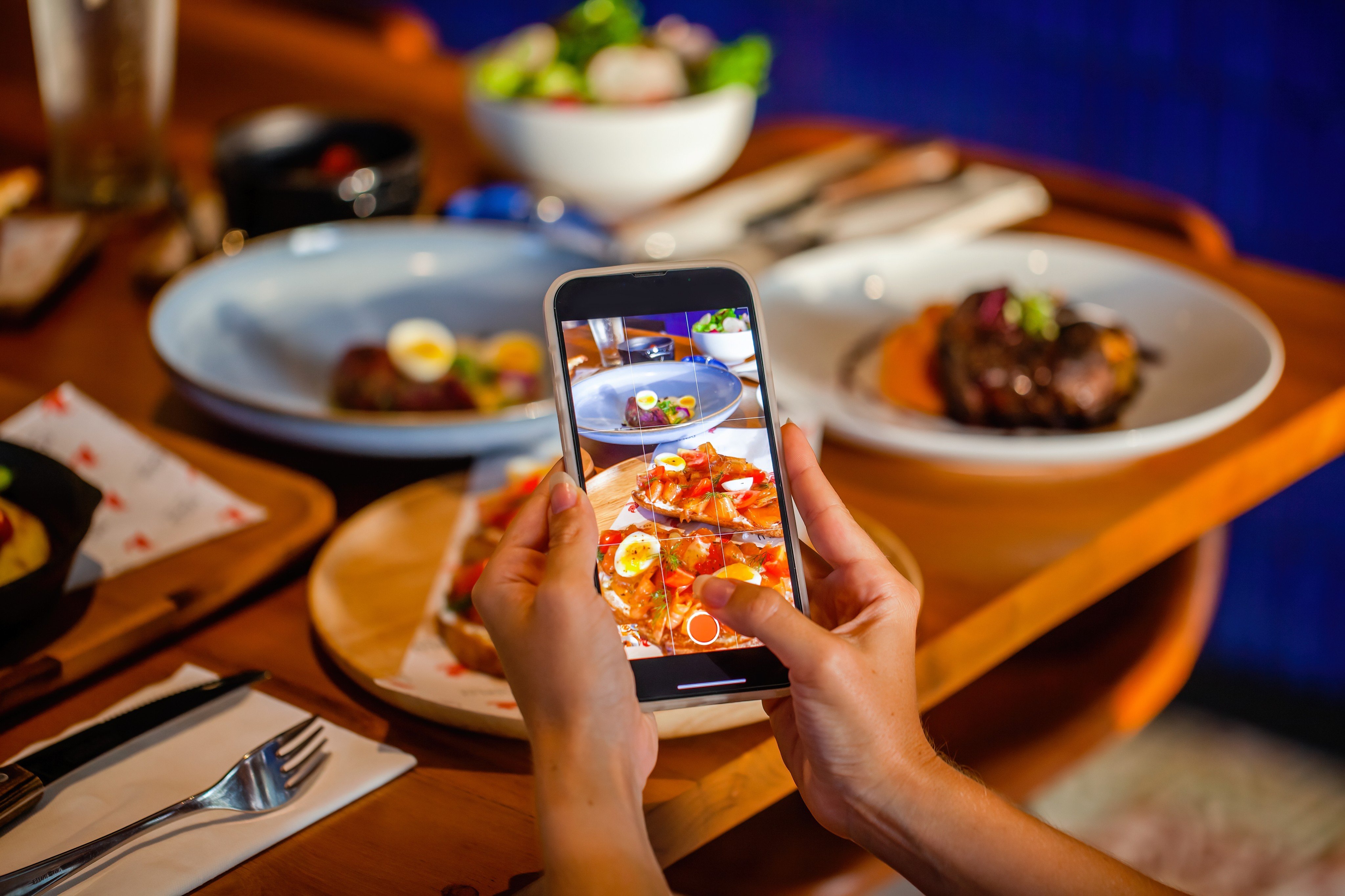 Restaurants don’t have to have to be the “next big thing” or popular with influencers. Too much online hype can actually damage a good eatery. Photo: Shutterstock
