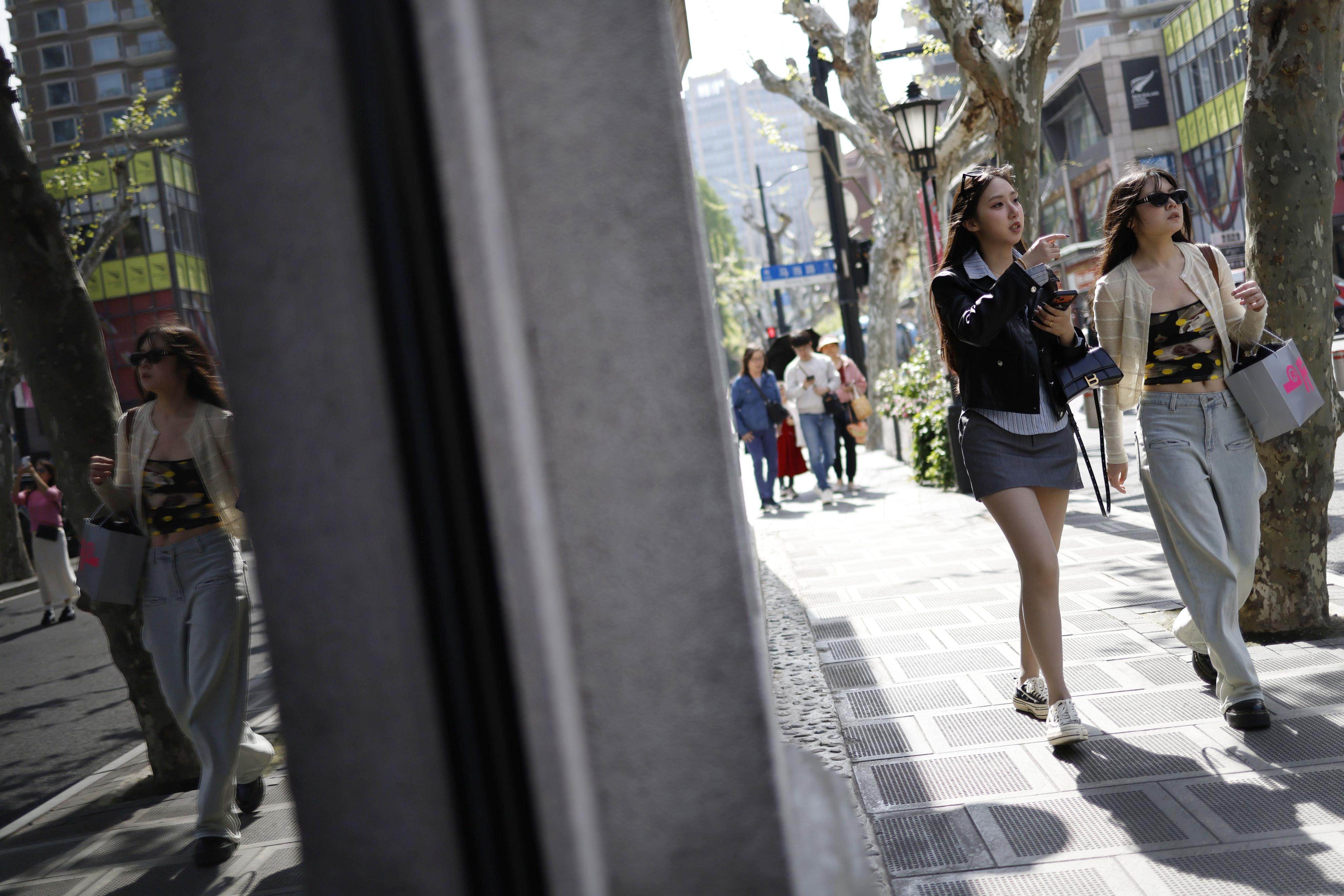 Many young investors in mainland China are choosing to invest in offshore assets. Photo: Kyodo