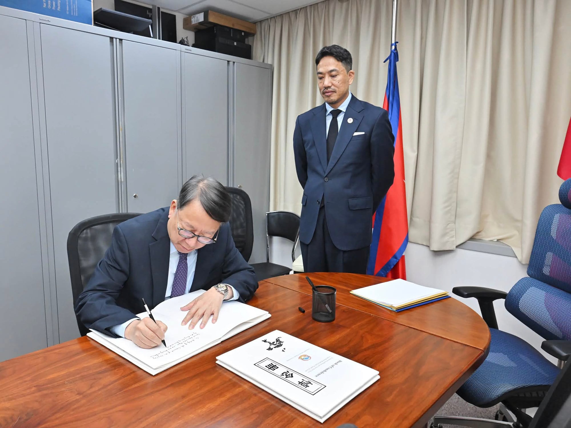 Chief Secretary Eric Chan signs a book of condolence at the Nepalese consulate. Photo: Facebook/Eric Chan