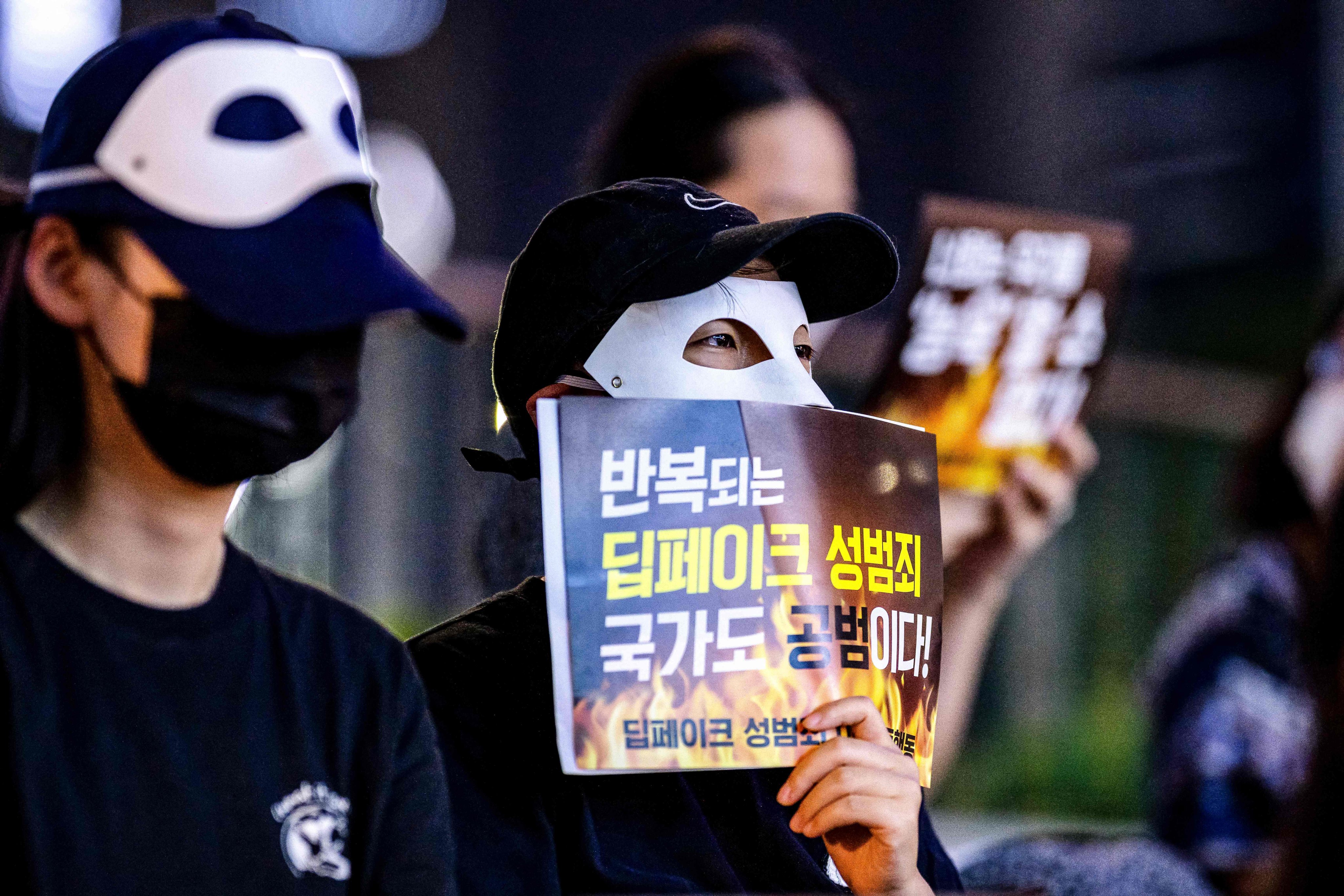 Activists hold posters reading “Repeated deepfake sex crimes, the state is an accomplice too” during a protest against deepfake porn in Seoul on August 30, 2024. Photo: AFP