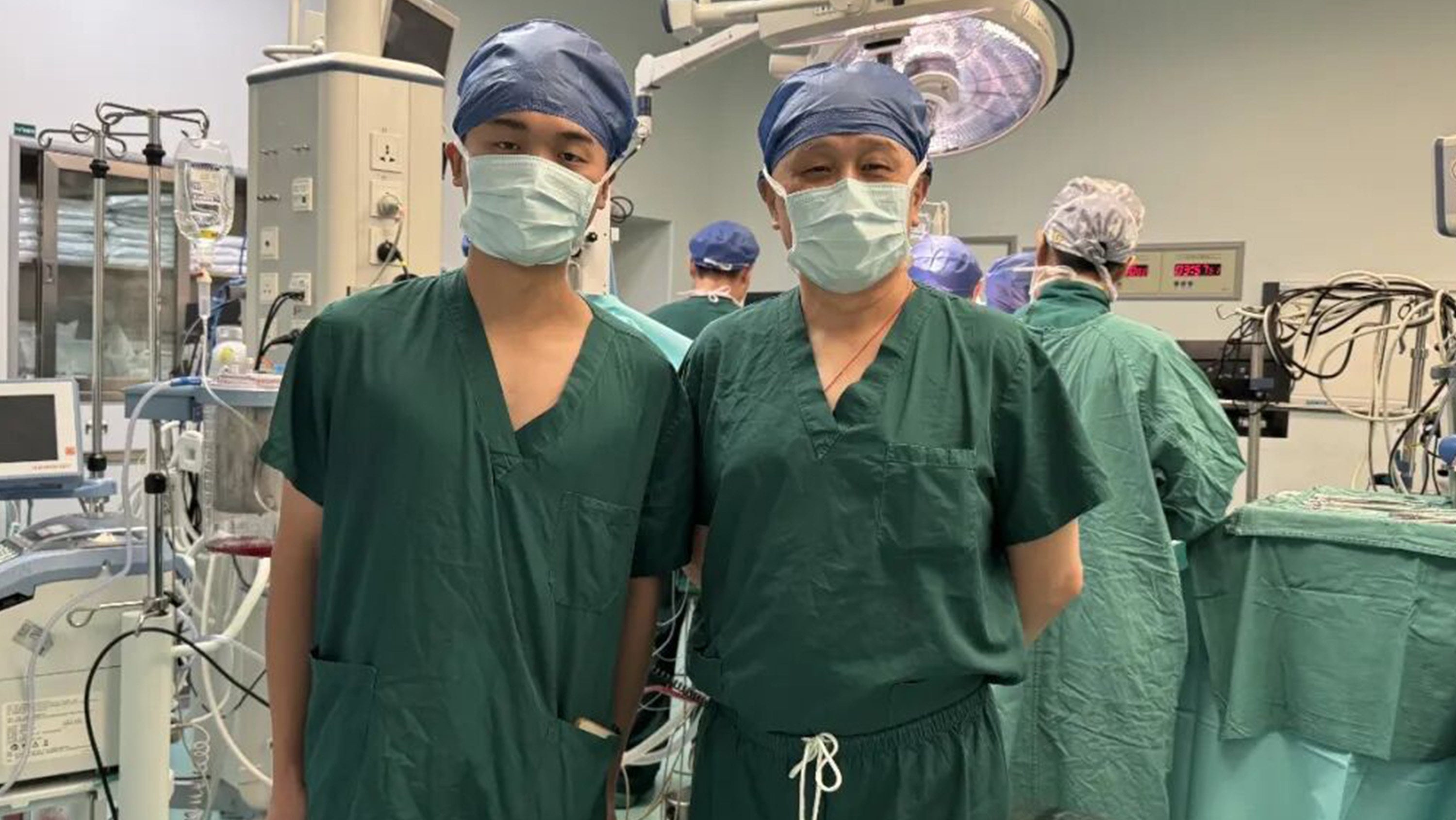 Inspired by a life-changing childhood surgery, a young man from China dedicated his life to medicine. He has now joined the very team of doctors at Xiangya Hospital who once saved him. Photo: Xinhua