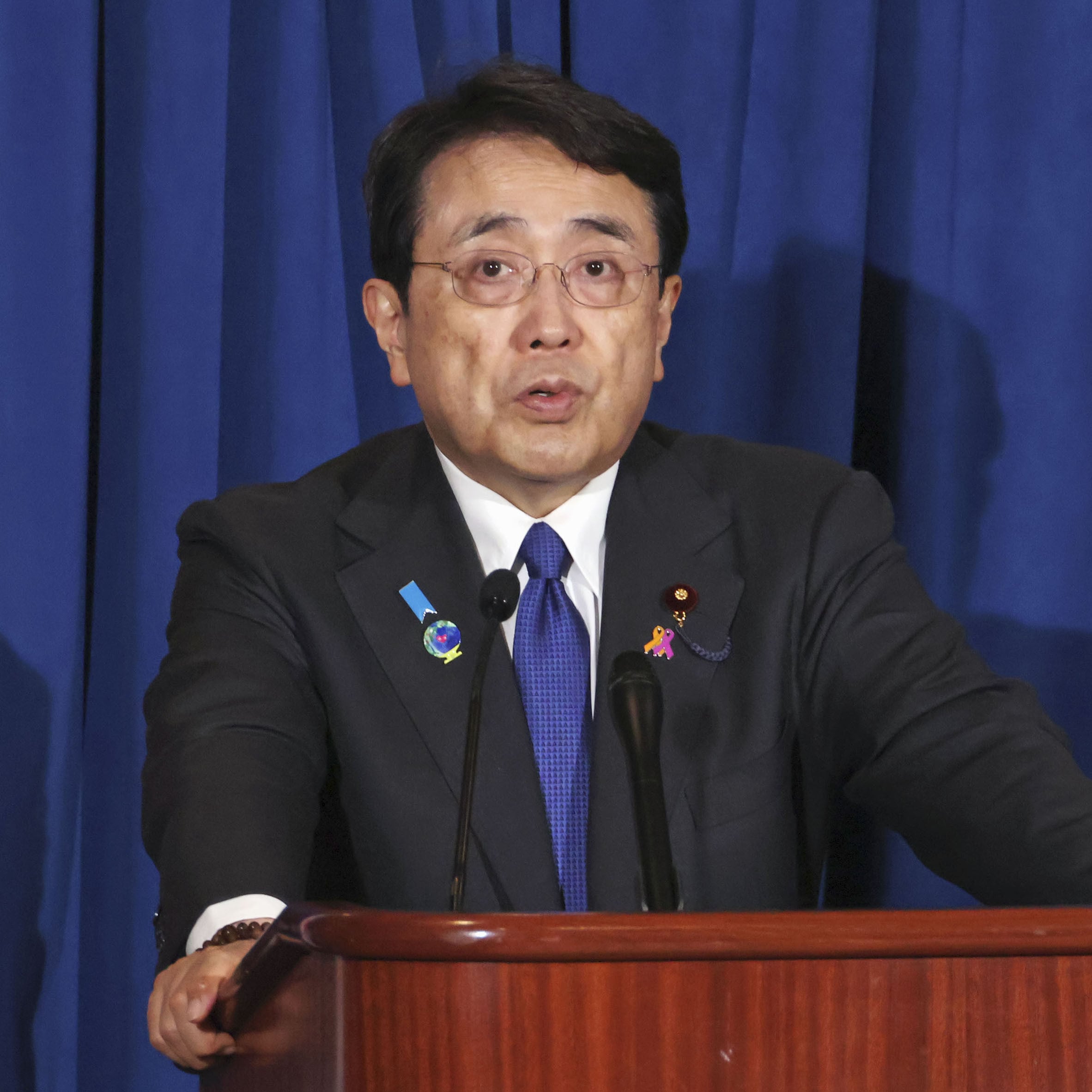 Japanese Economy, Trade and Industry Minister Ryosei Akazawa holds a press conference in Washington on Friday. Photo: Kyodo