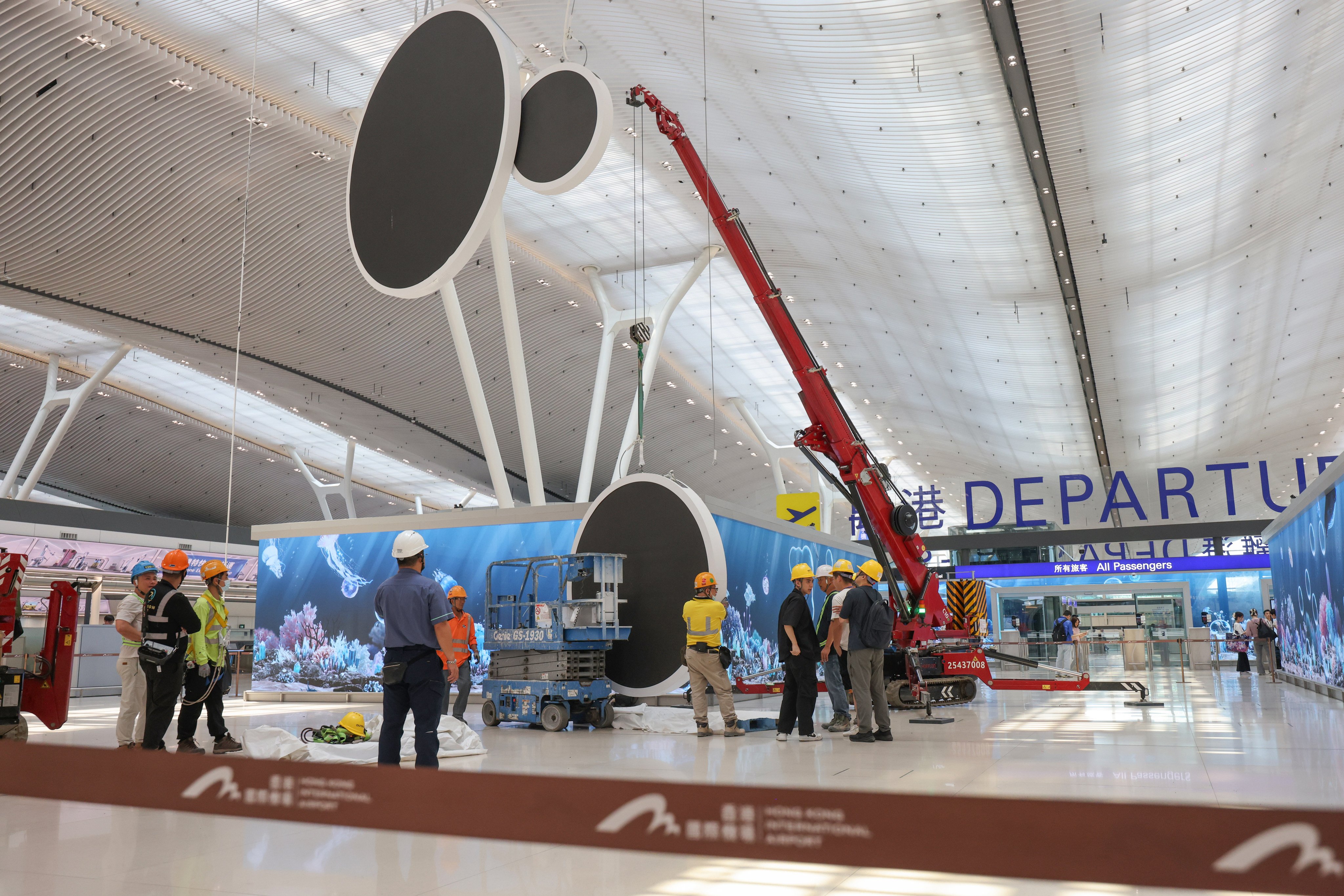 The incident occurred on Saturday morning when a circular overhead electronic display suddenly dropped several metres and was left dangling in mid-air. Photo: Nora Tam
