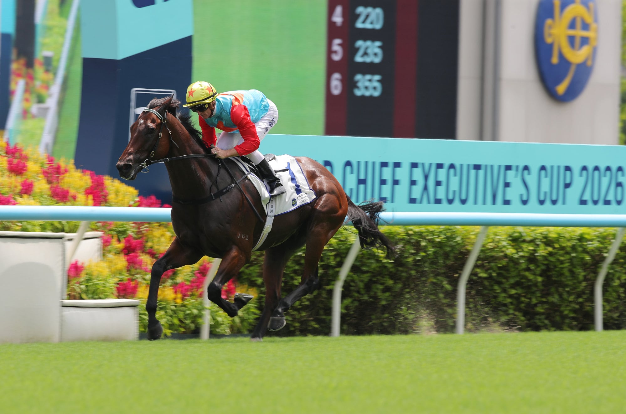 Ka Ying Rising, ridden by Zac Purton, breaks his own track record once again. Ka Ying Rising, ridden by Zac Purton, breaks his own track record once again.